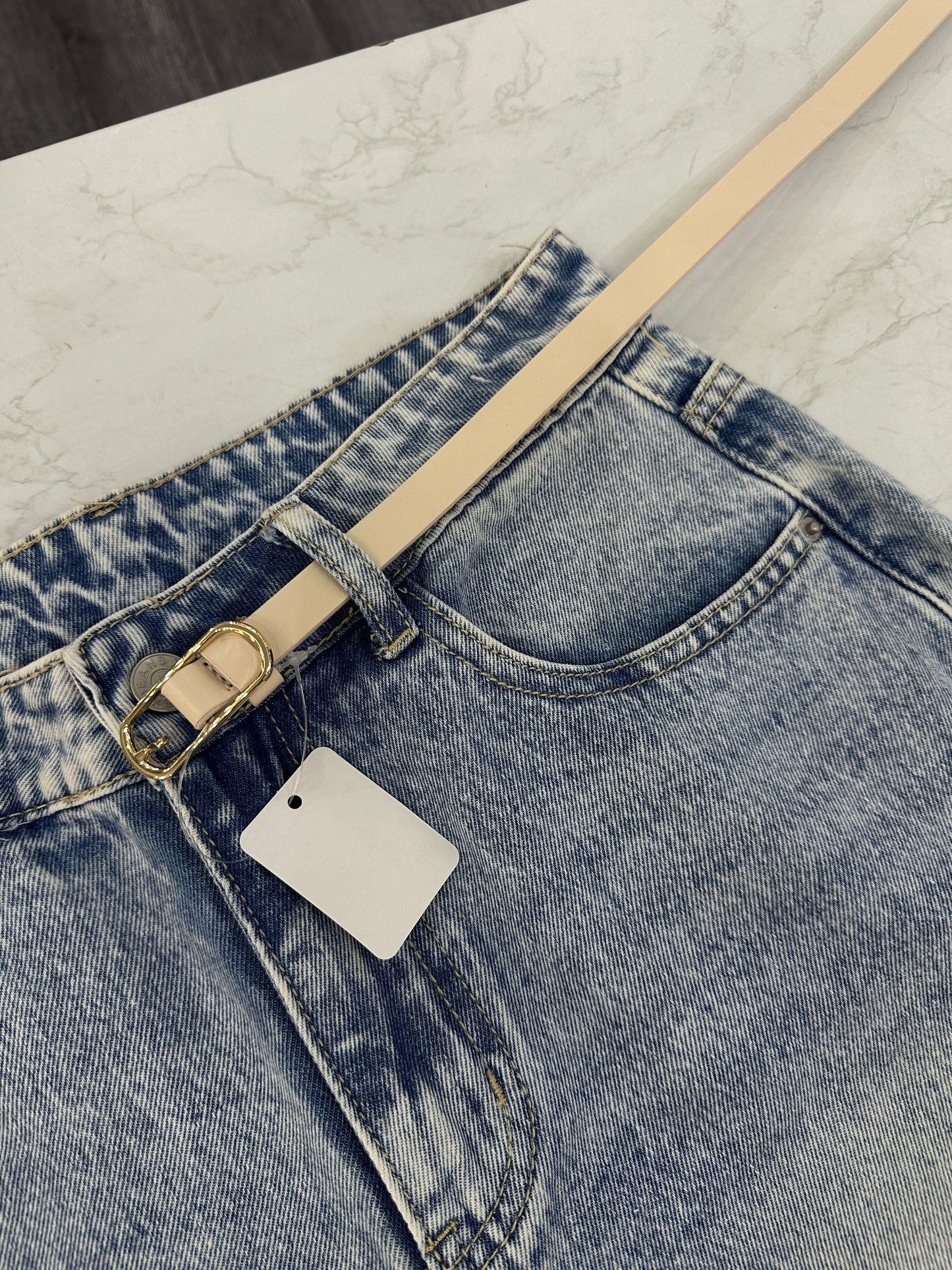 Cinturones delgados variados