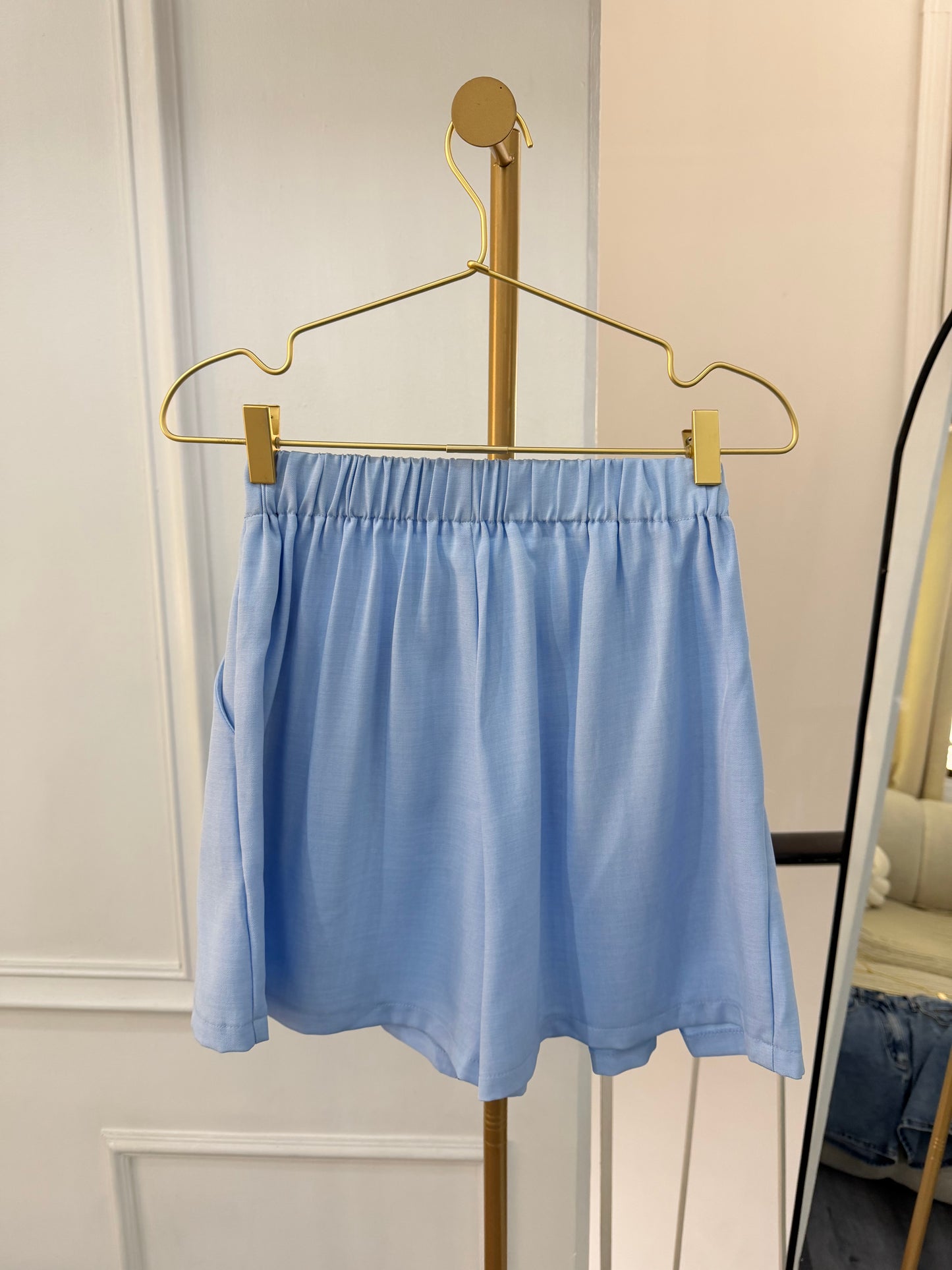 Short pierna ancha