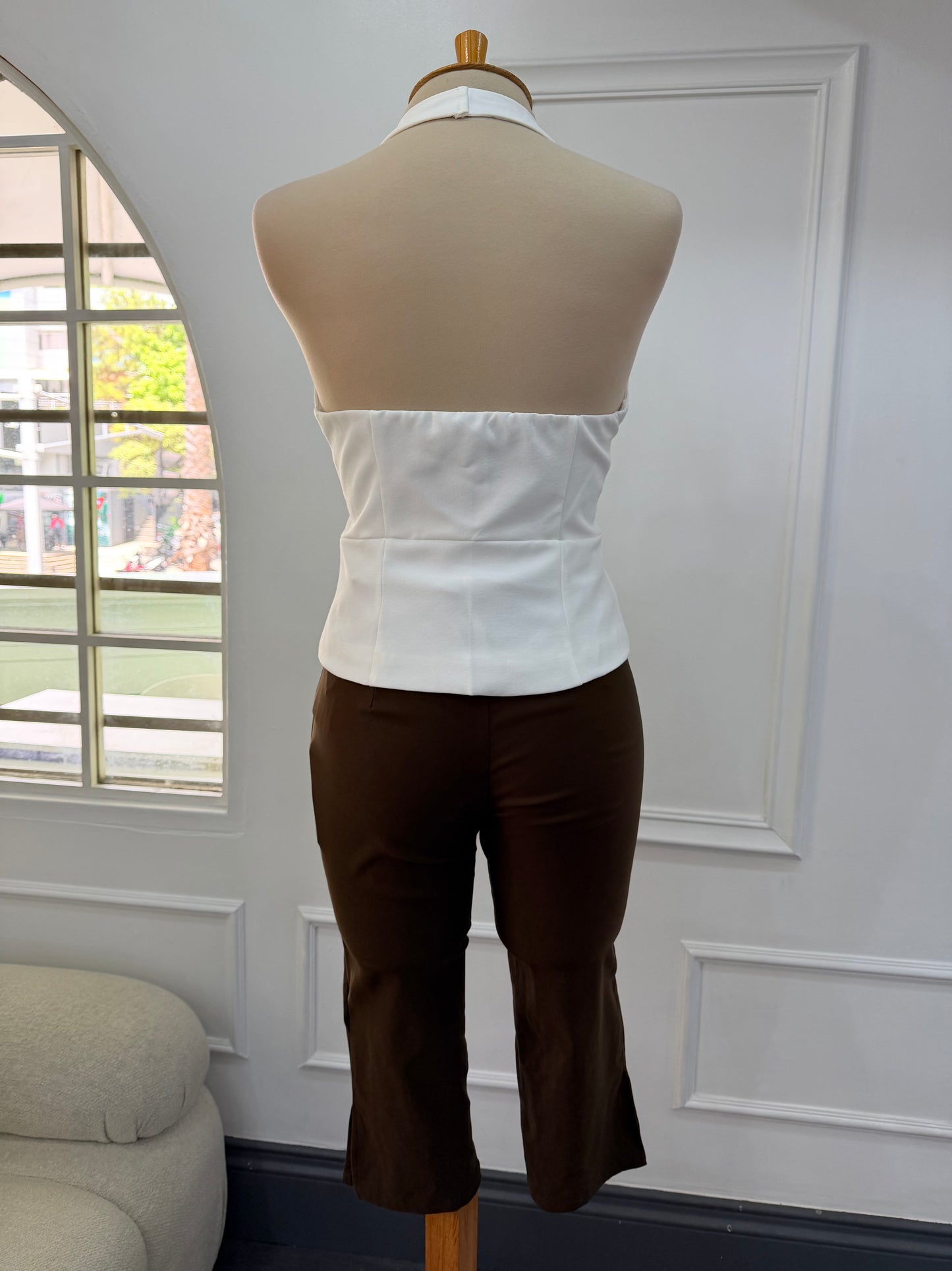 Pantalón capri con abertura