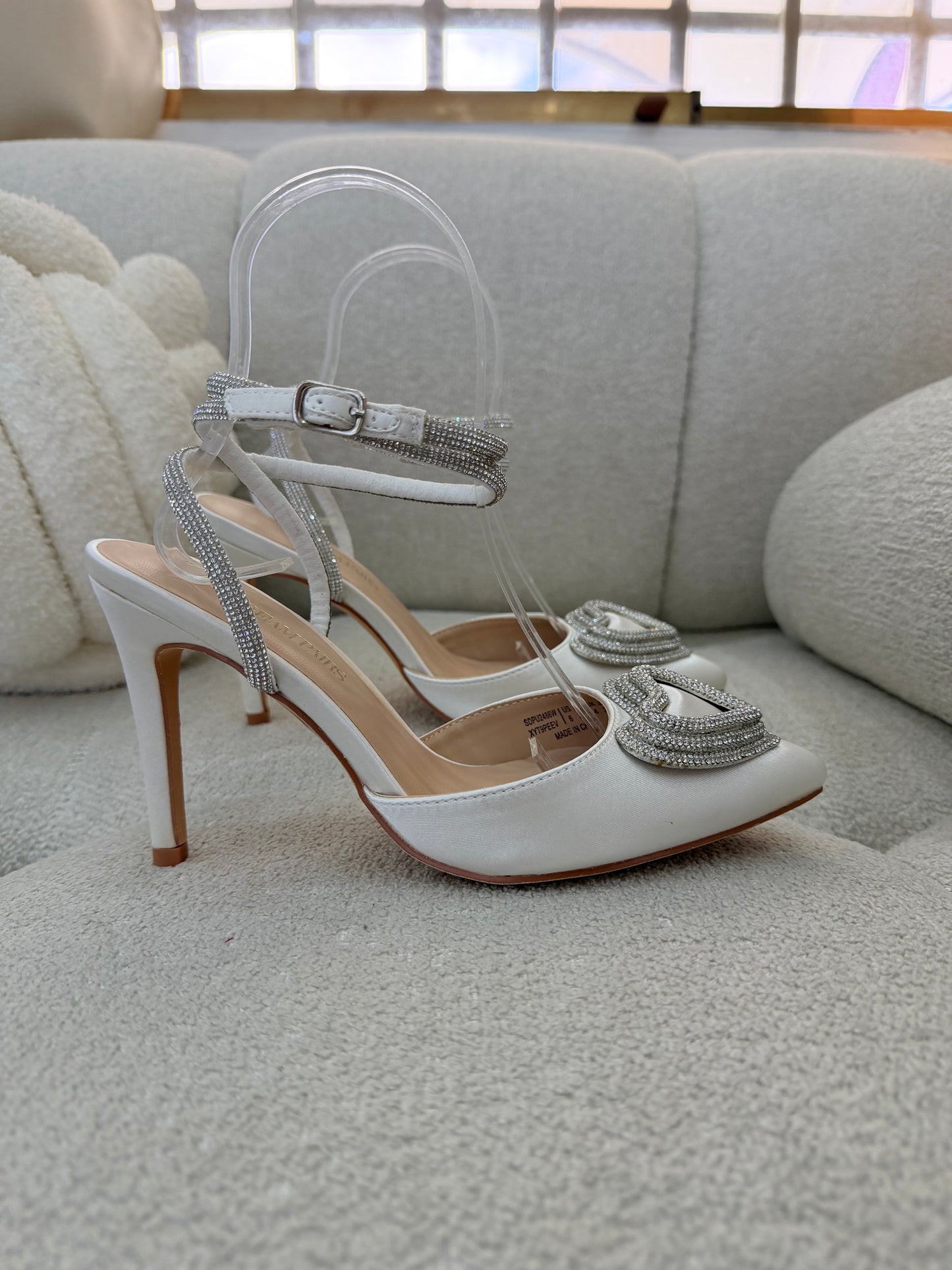 Stilettos satinados con aplique