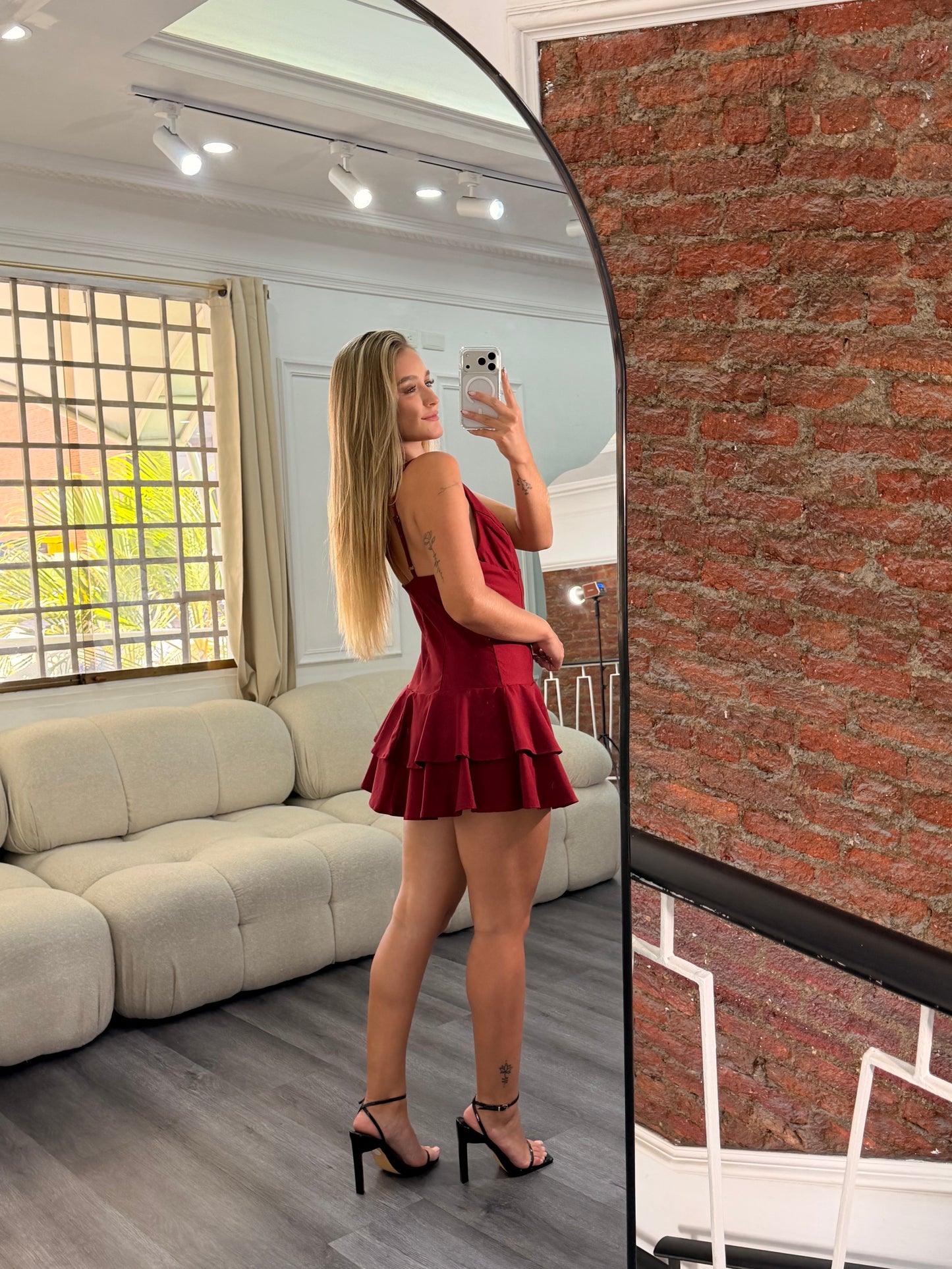 Vestido volantes gafetes