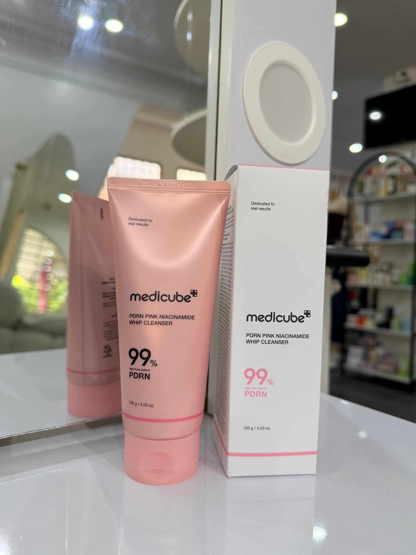 PDRN Pink Niacinamide Whip Cleanser Medicube
