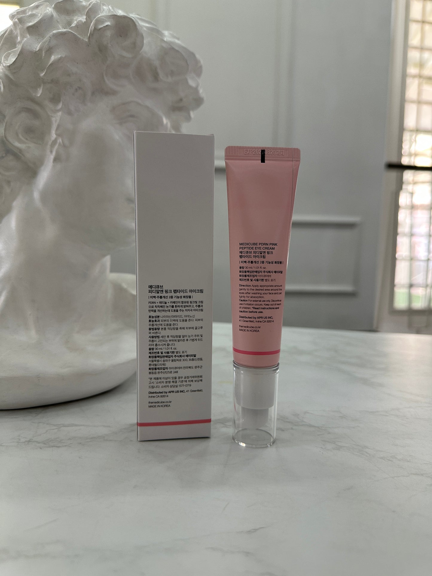Medicube PDRN - Suero de ojos con péptido rosa con niacinamida y retinol