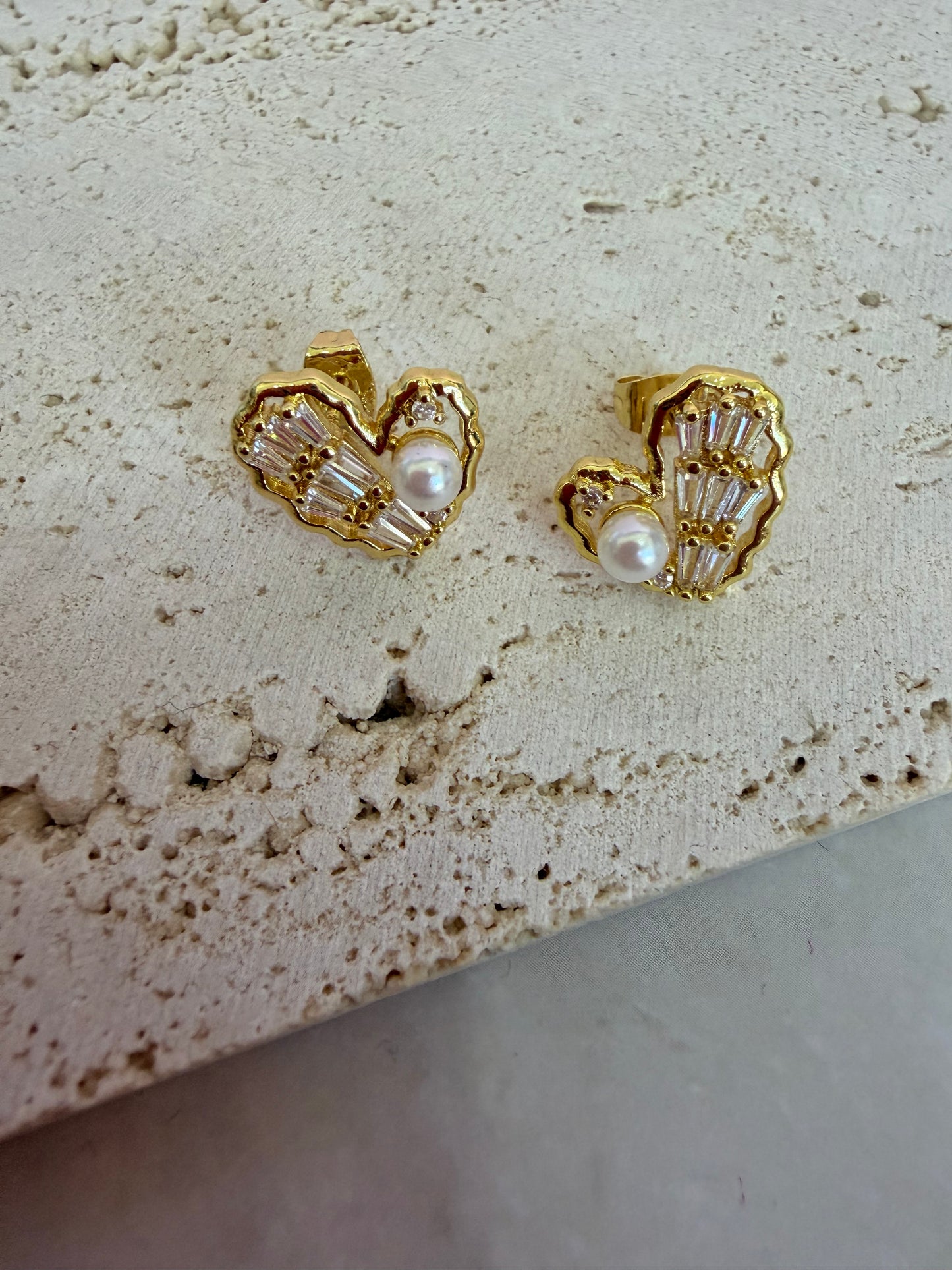 Pendientes dorados variados