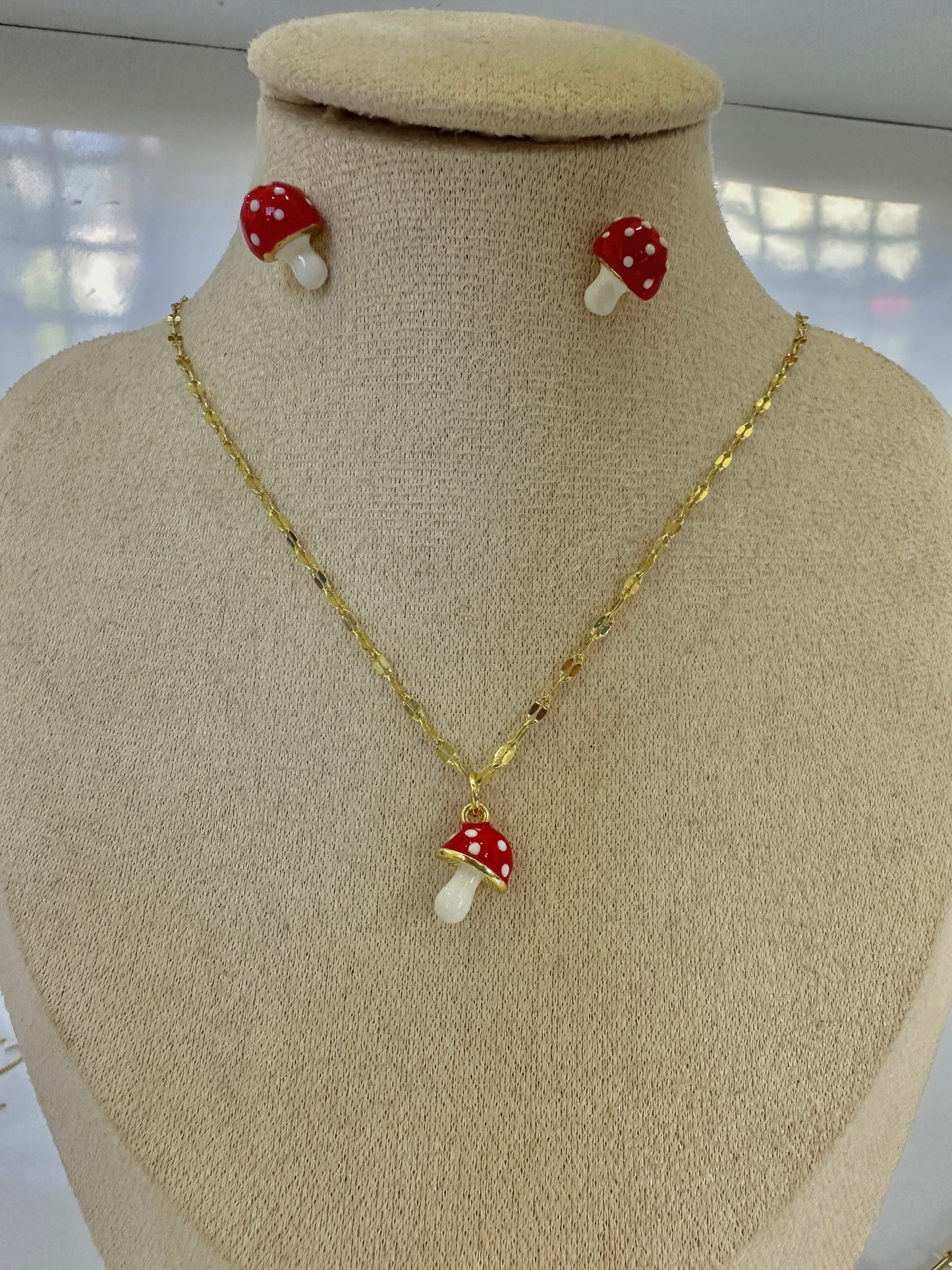 Juego de collar y zarcillos