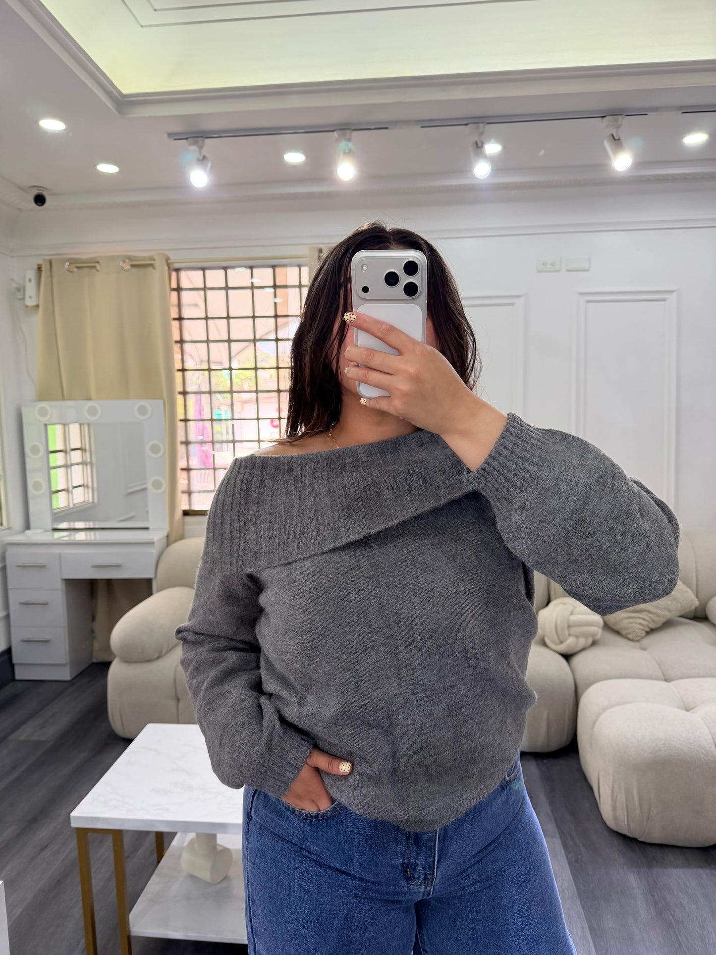 Suéter off shoulder