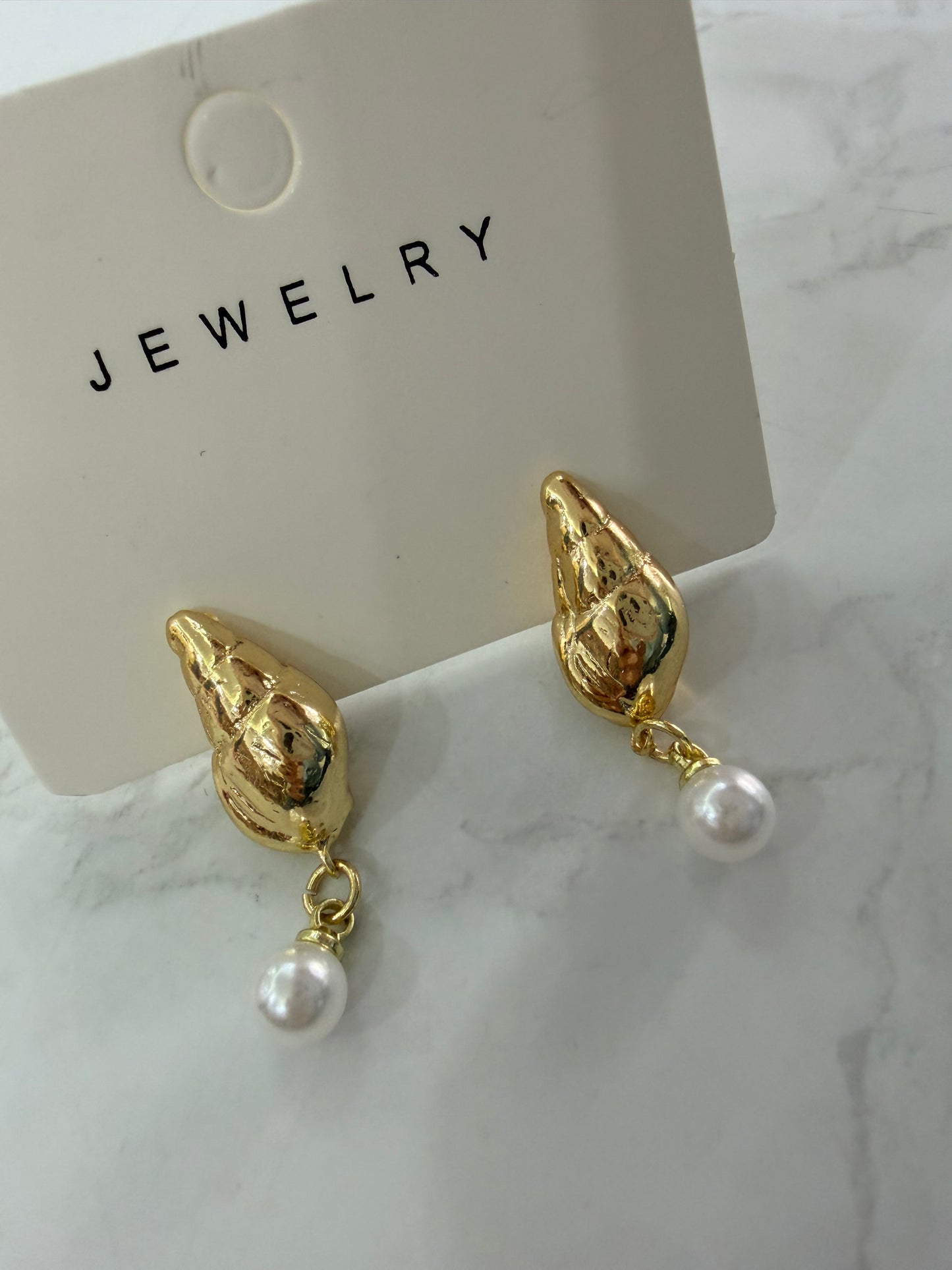 Pendientes dorados variados