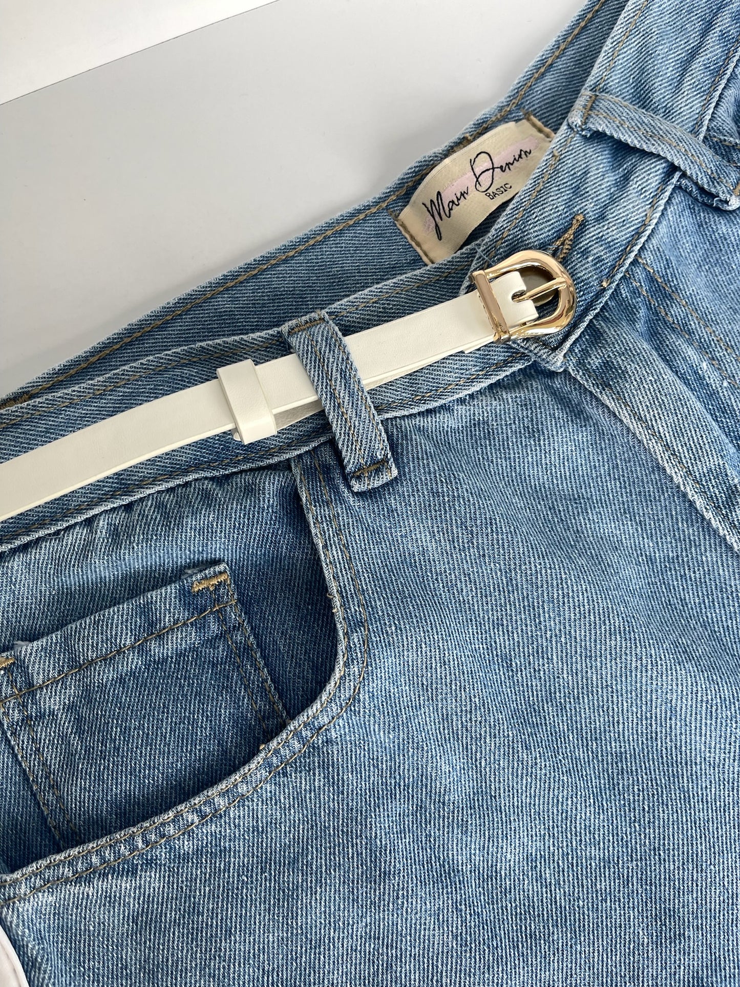 Correas Finitas Variadas