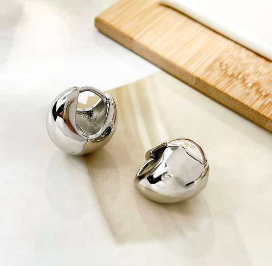 Pendientes plateados variados