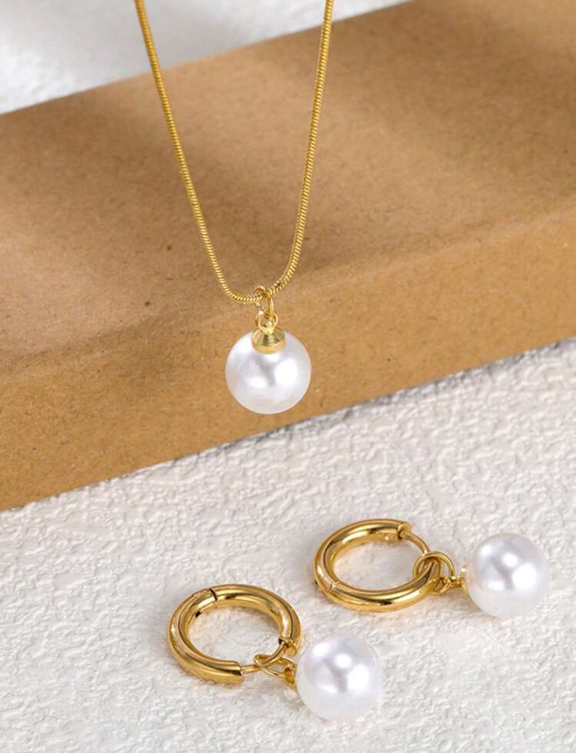 Juego de collar y zarcillos