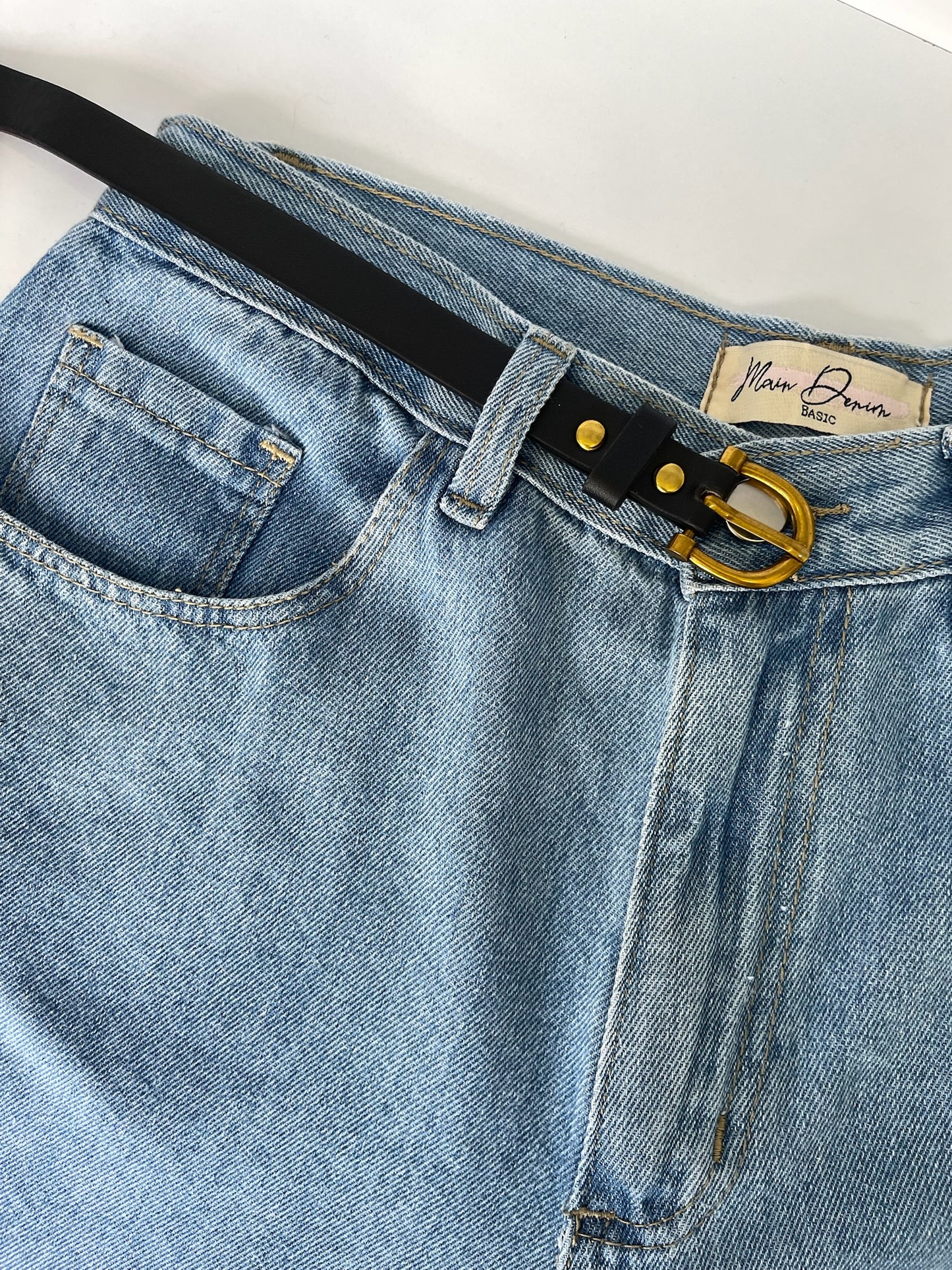 Correas Finitas Variadas