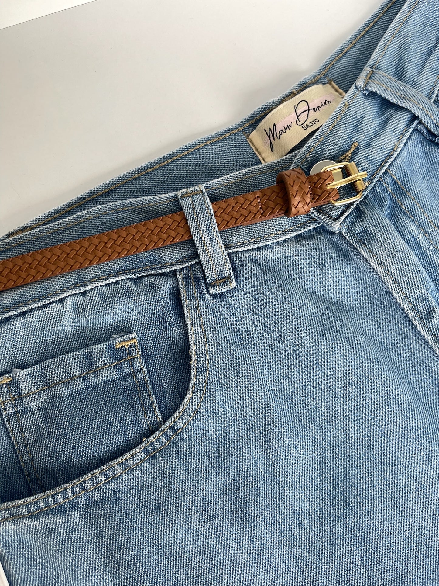 Correas Finitas Variadas