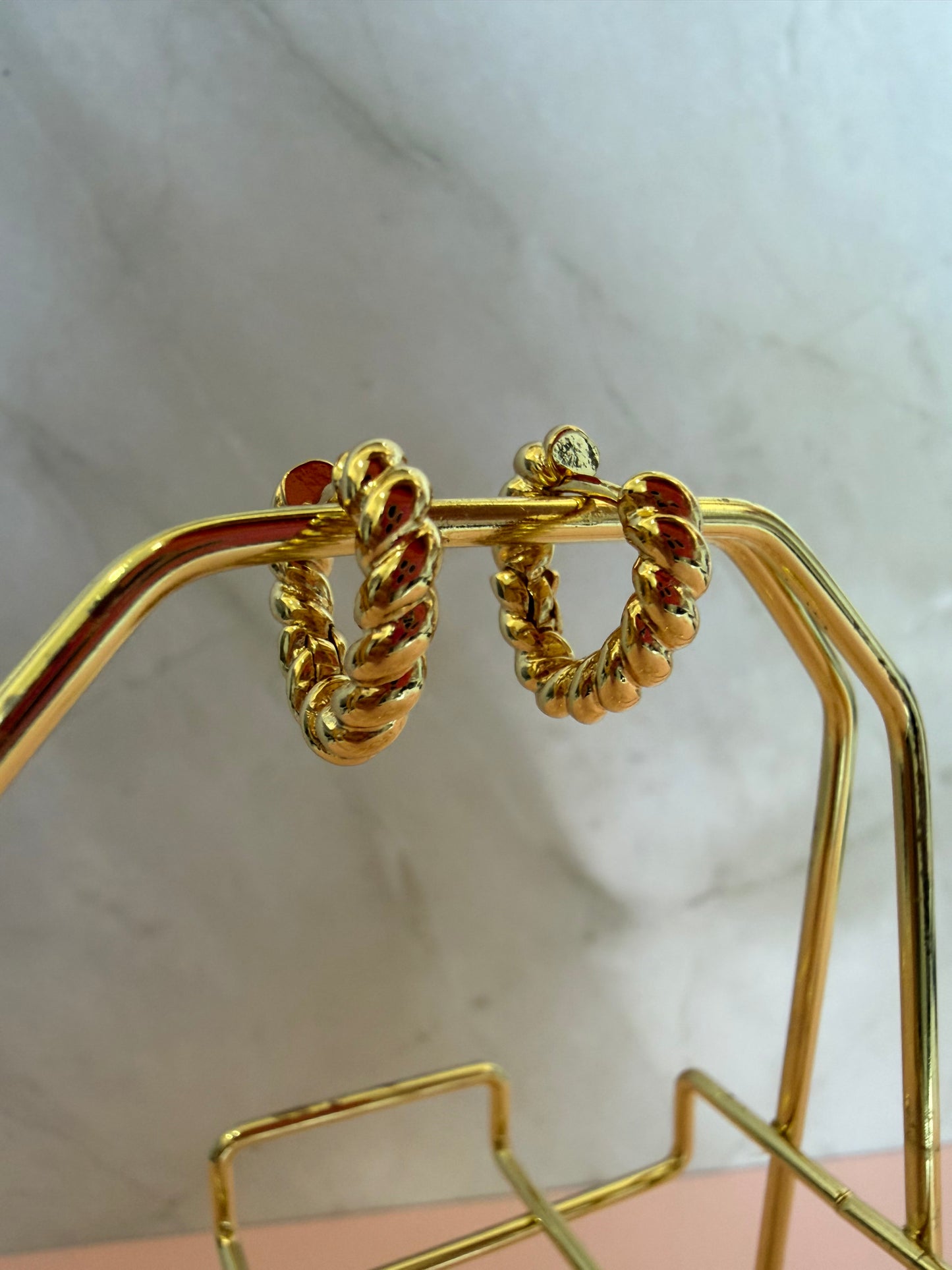 Pendientes dorados variados