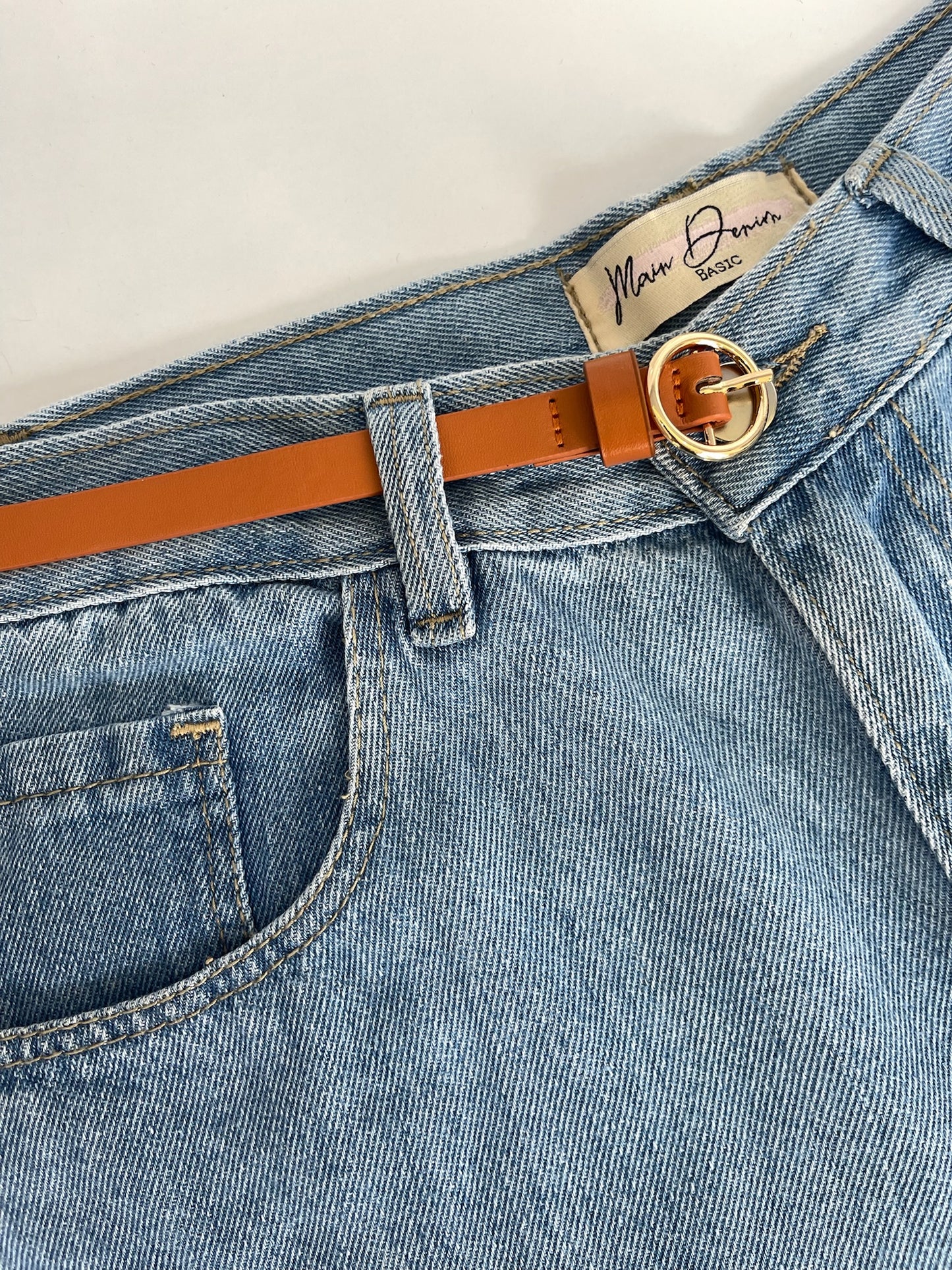 Correas Finitas Variadas