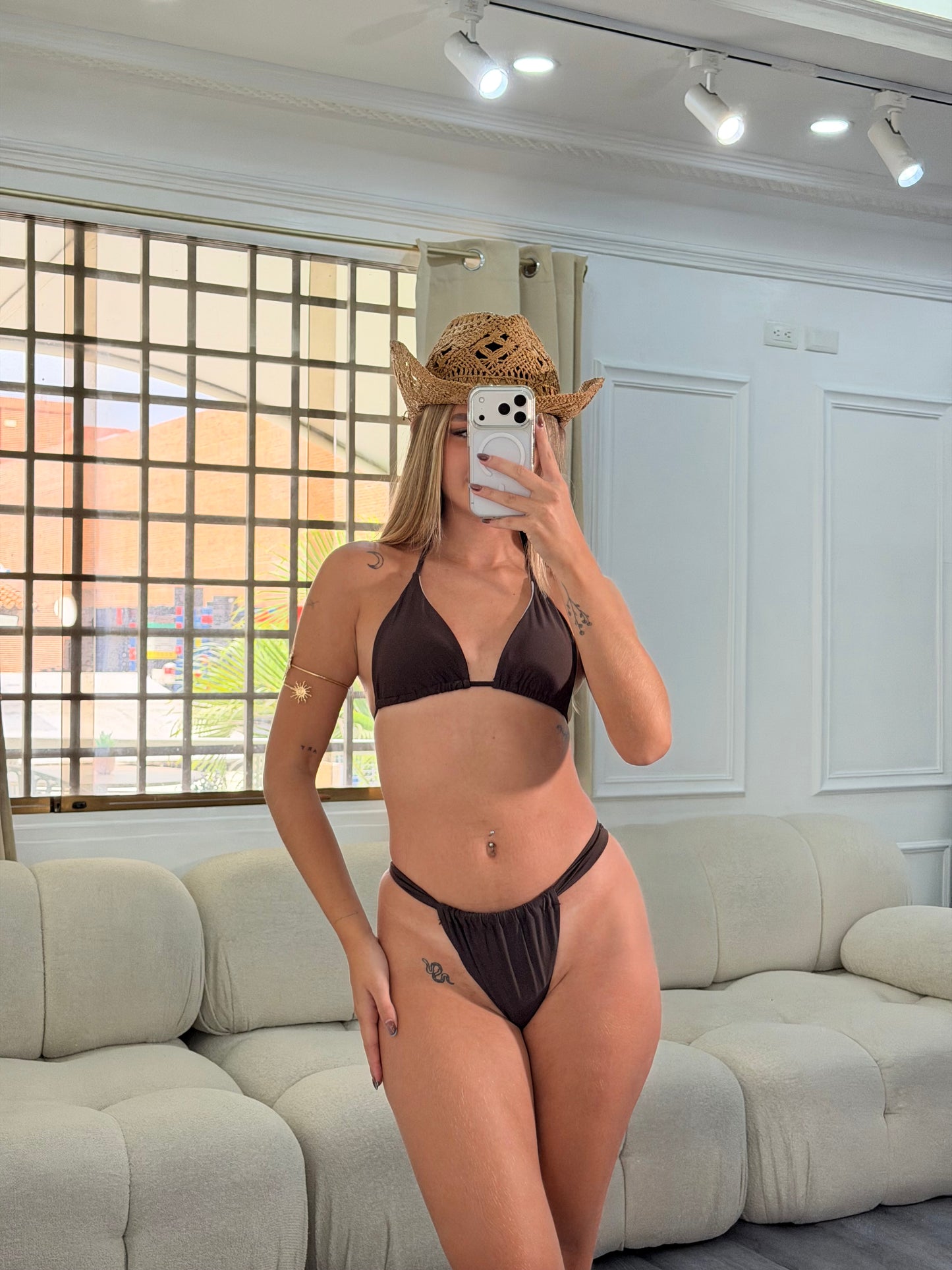 Bikini café con vestido