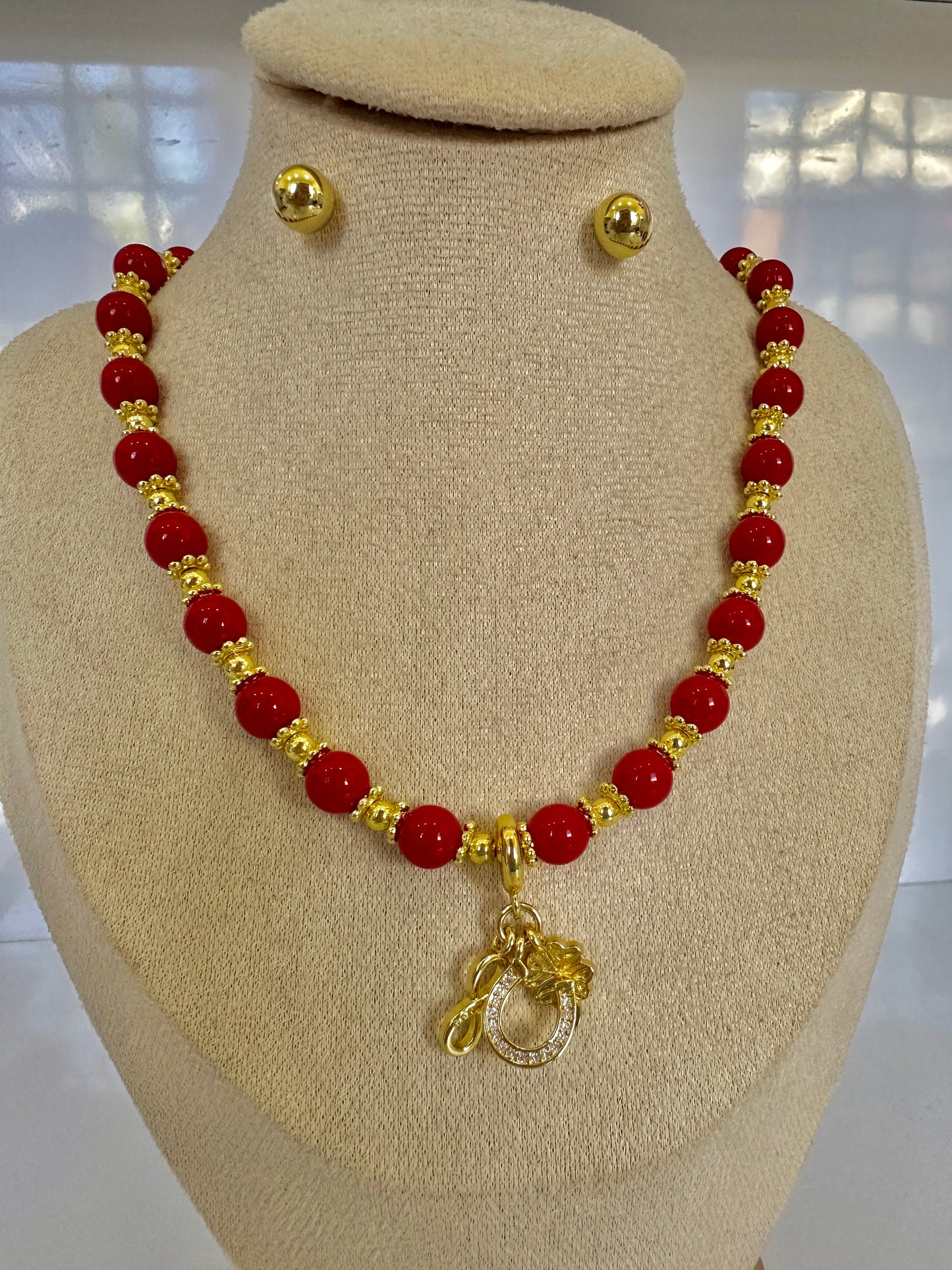 Juego de collar y zarcillos