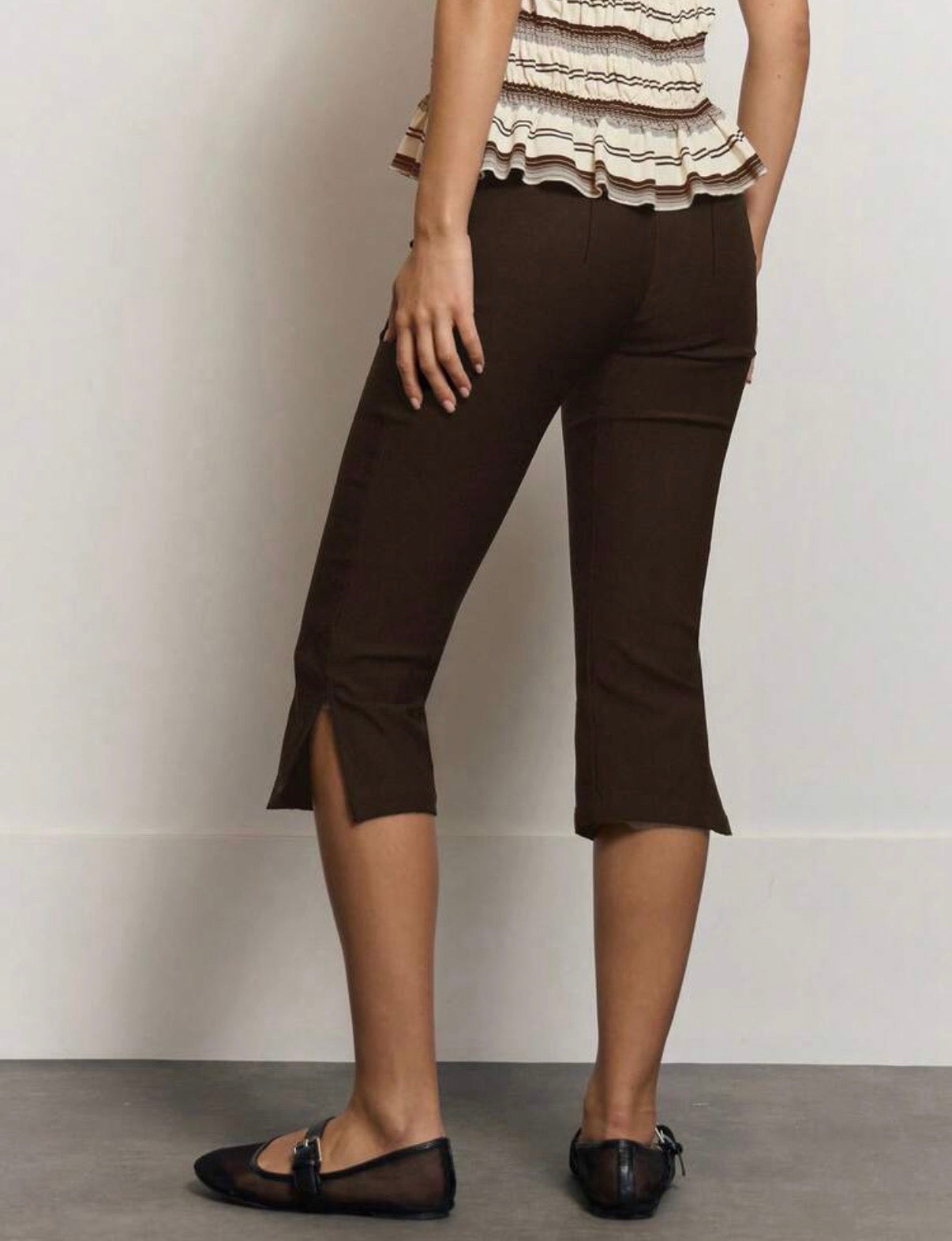 Pantalón capri con abertura