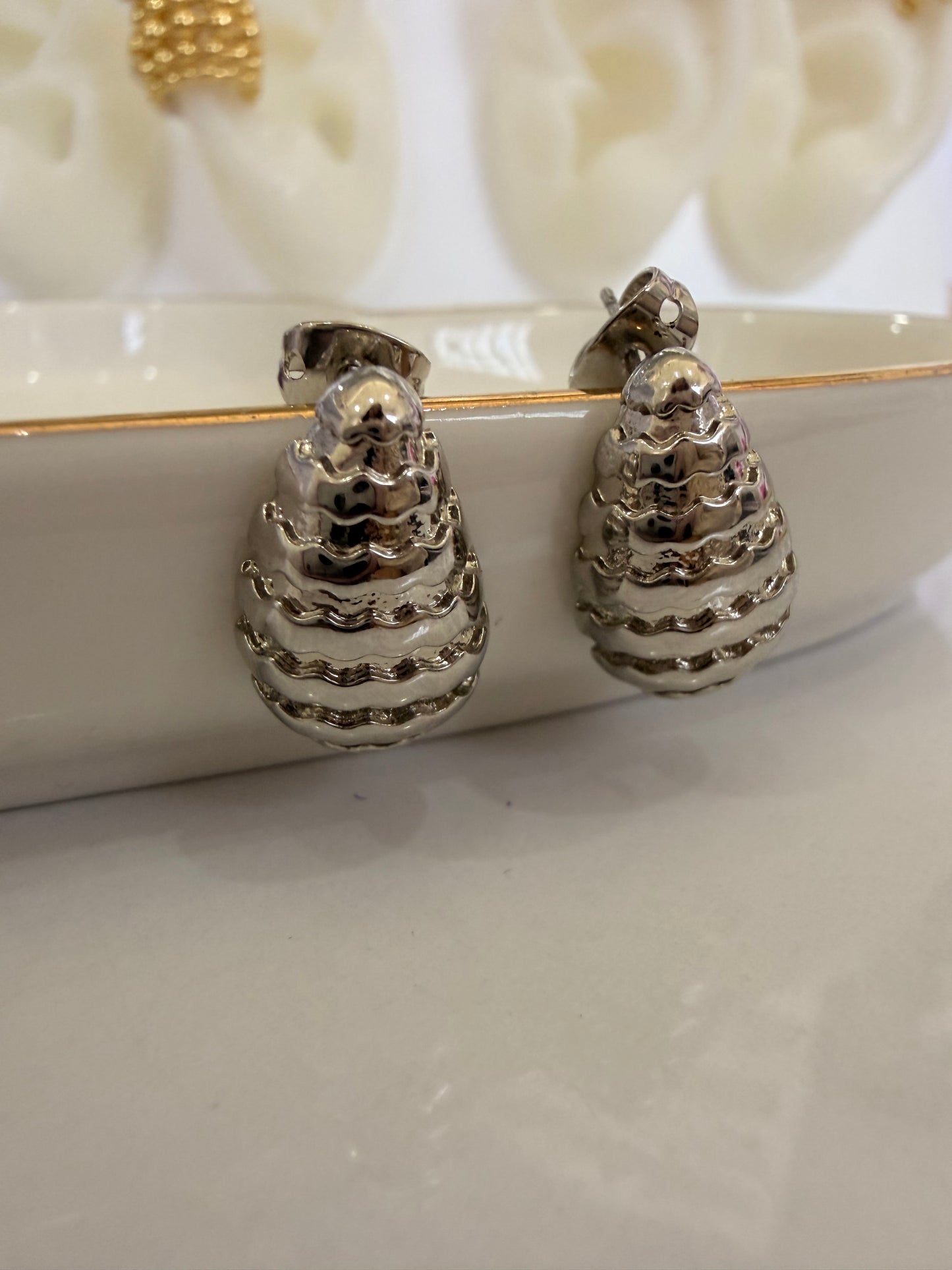 Pendientes plateados variados