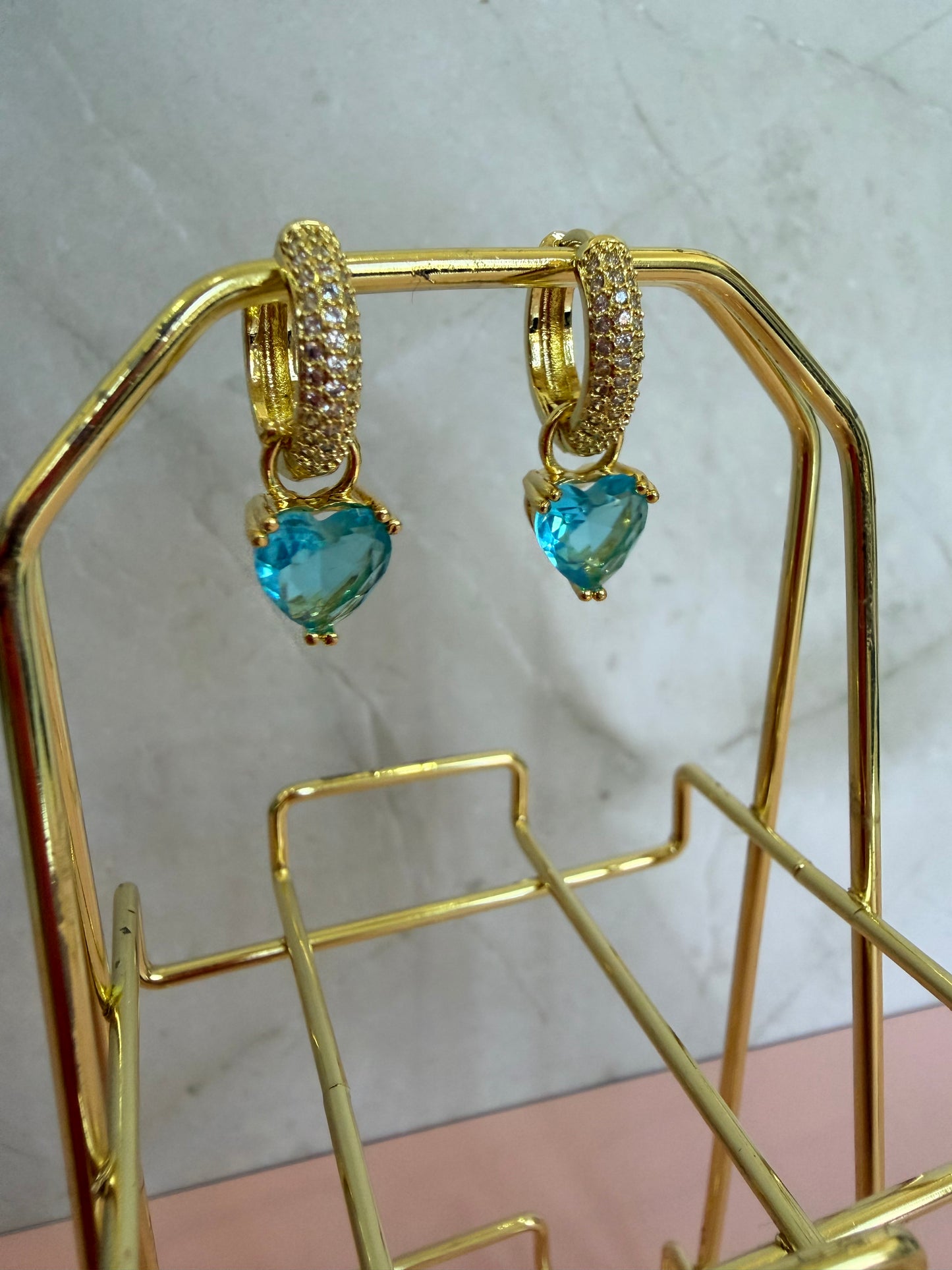 Pendientes dorados variados
