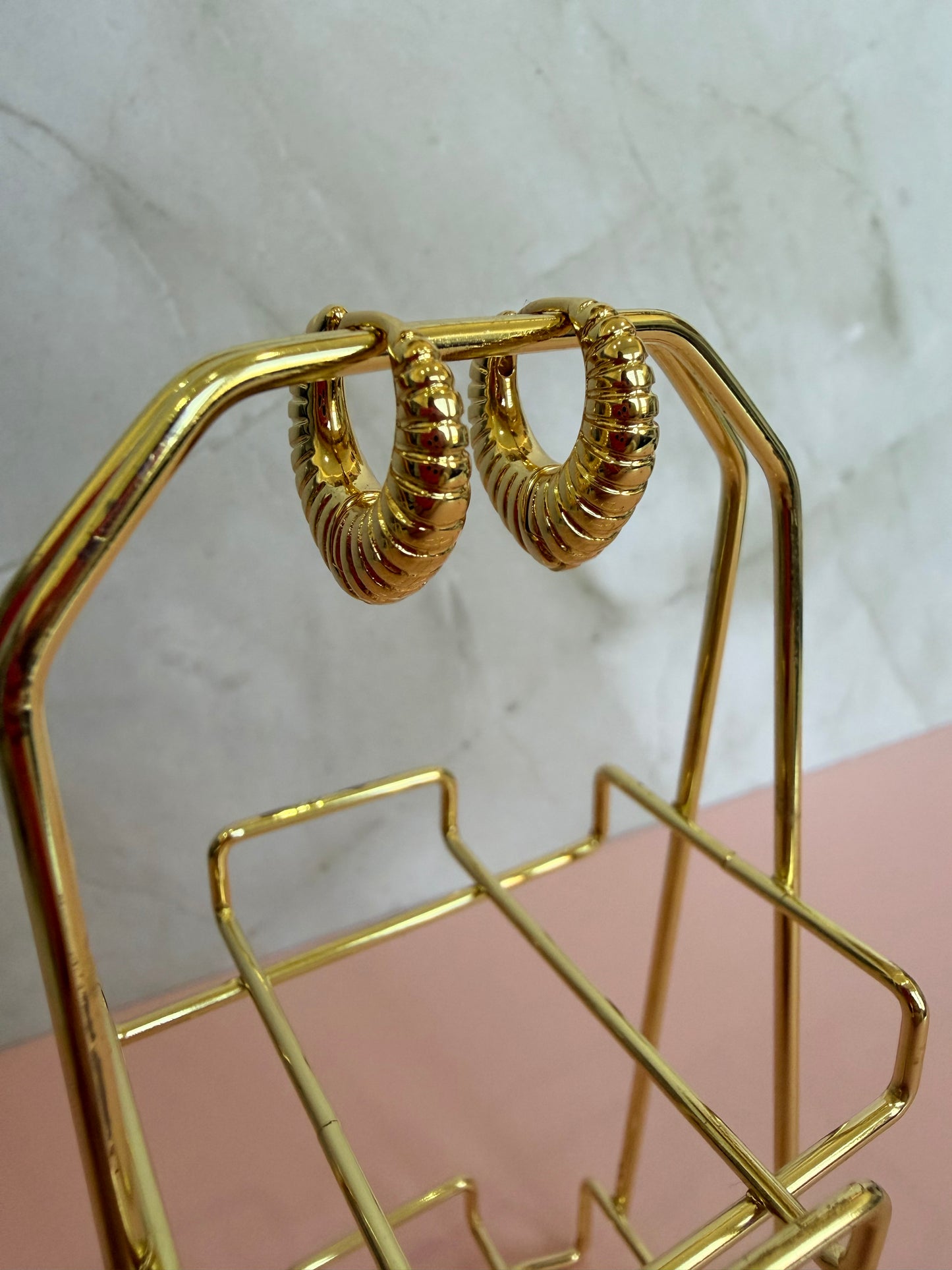 Pendientes dorados variados