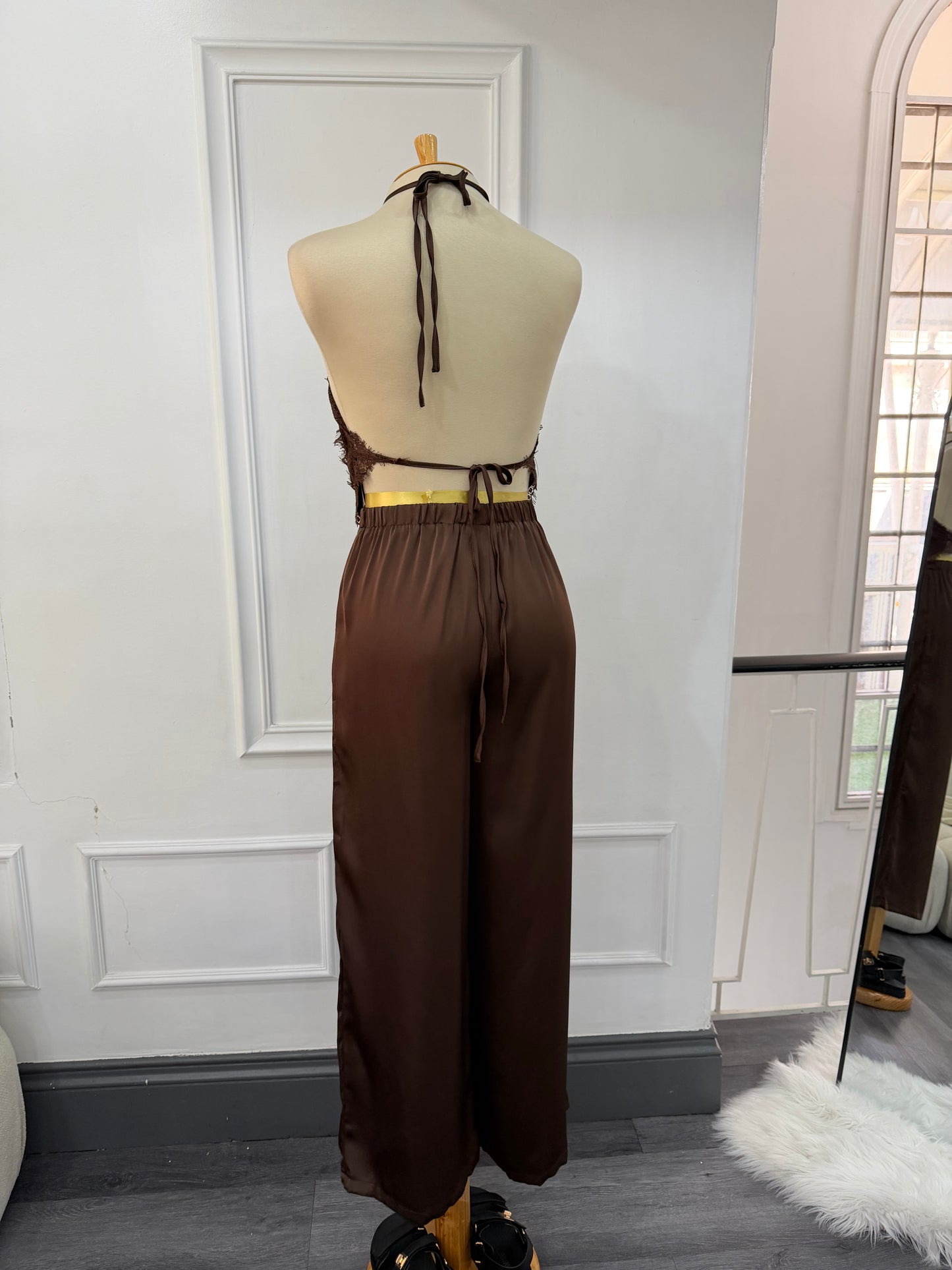Conjunto satinado con encaje