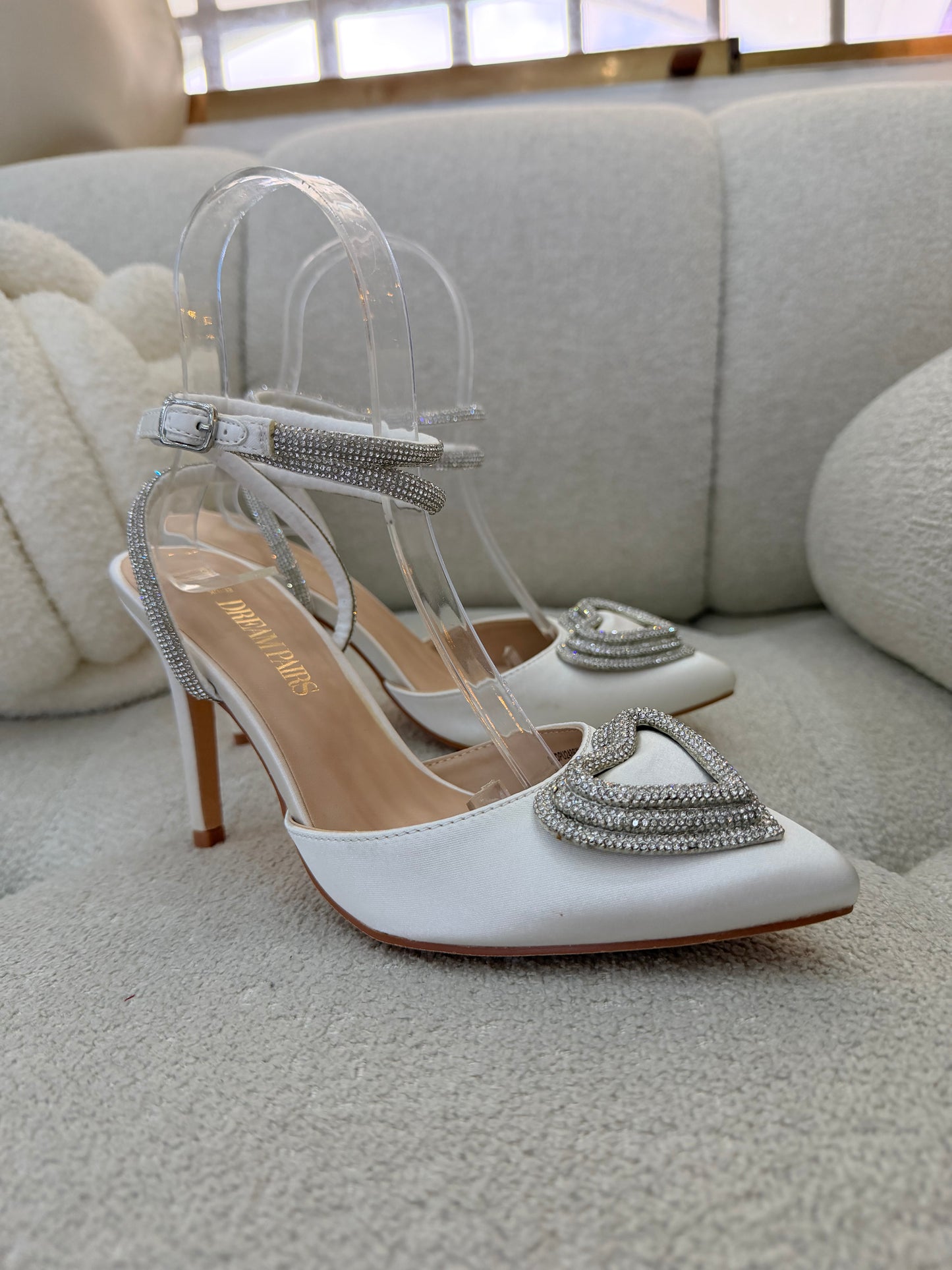 Stilettos satinados con aplique