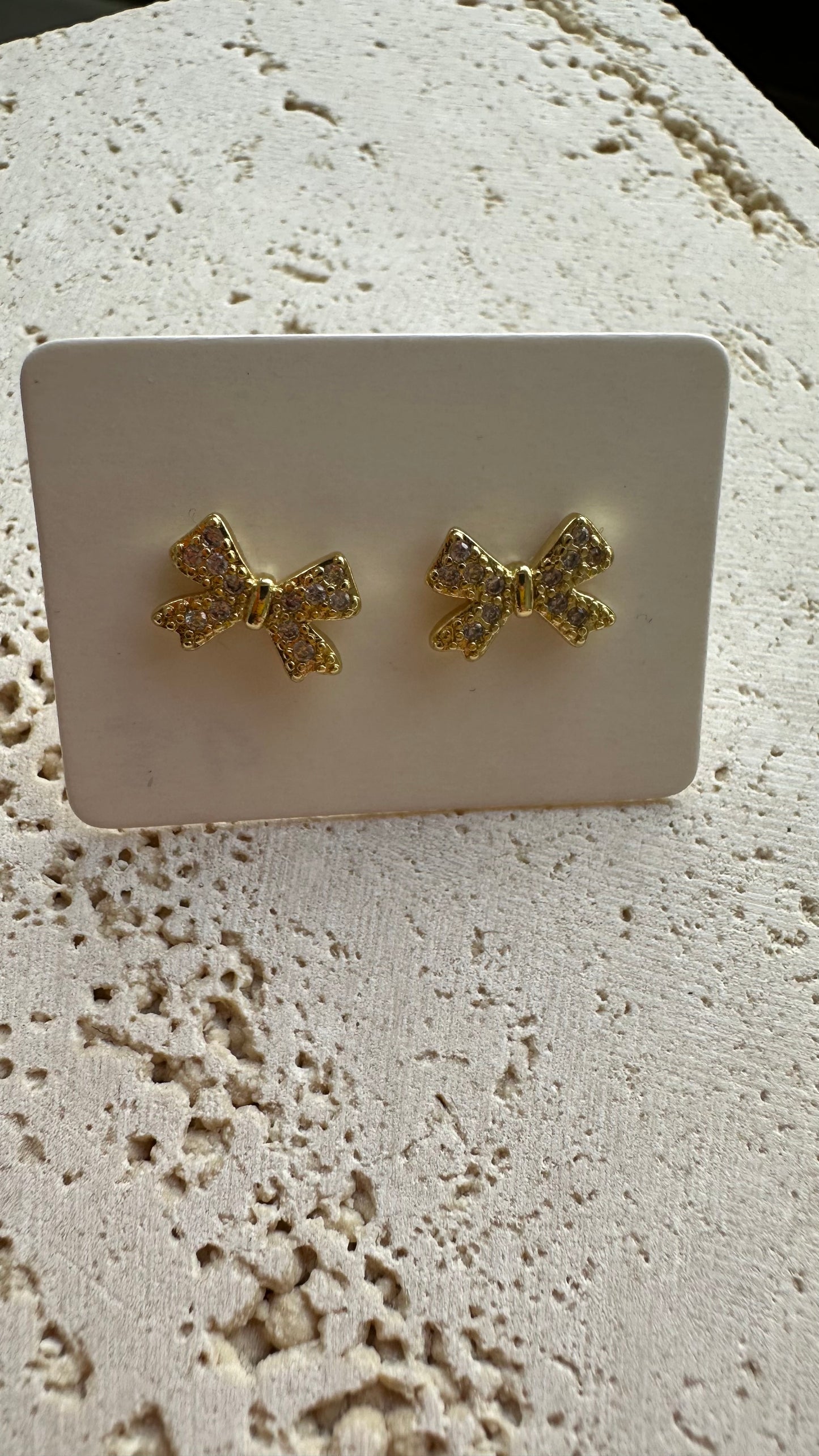 Pendientes dorados variados