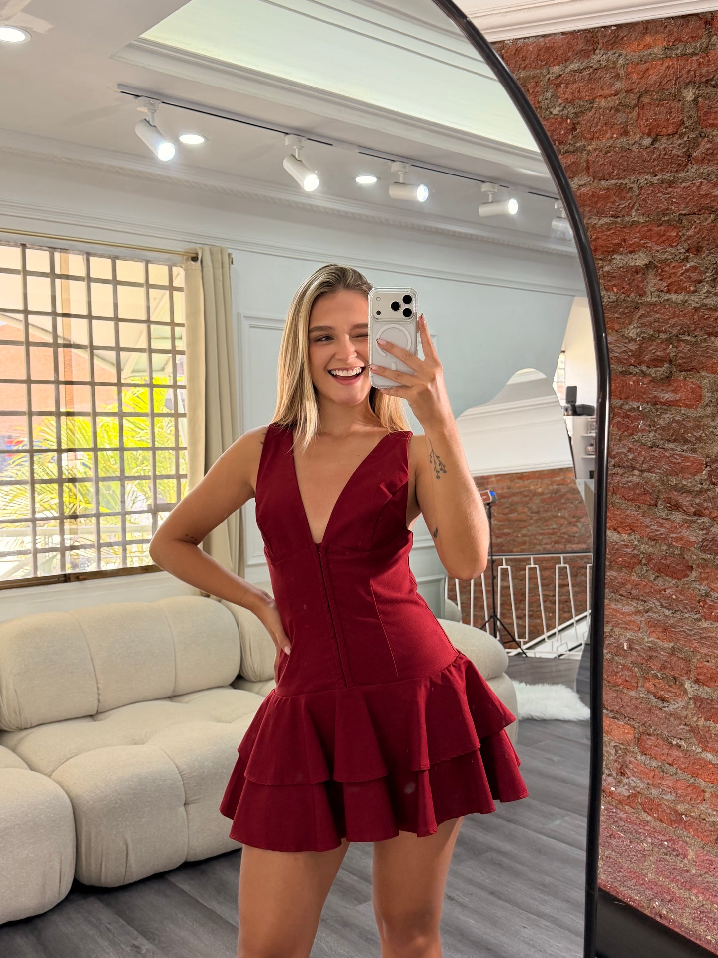 Vestido volantes gafetes