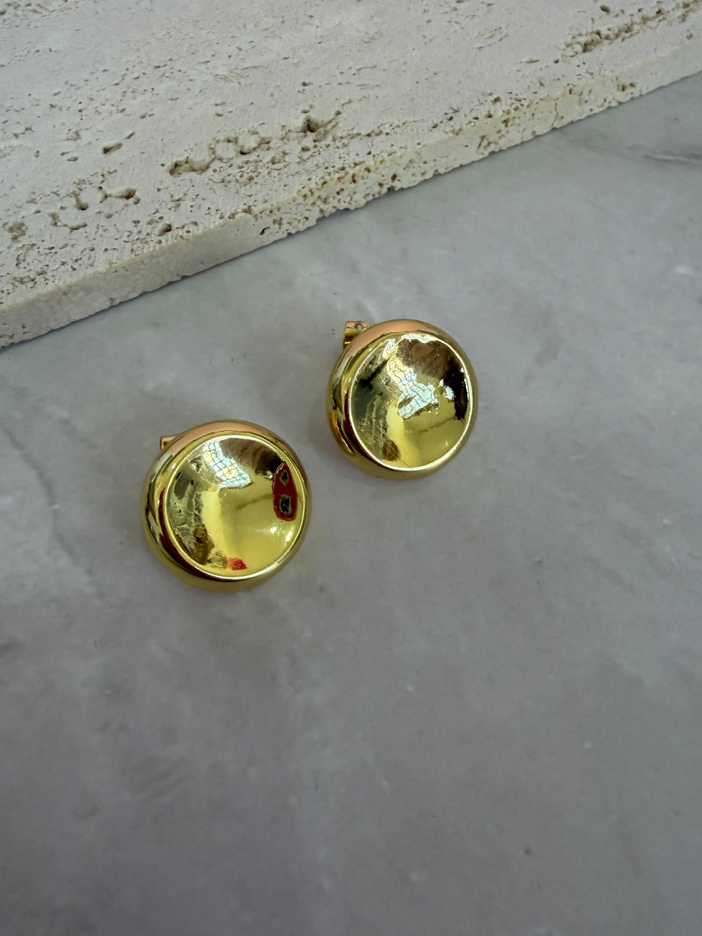 Pendientes dorados variados