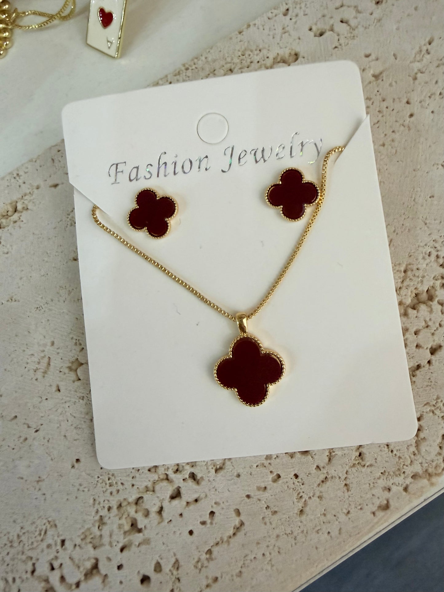 Juego de collar y zarcillos