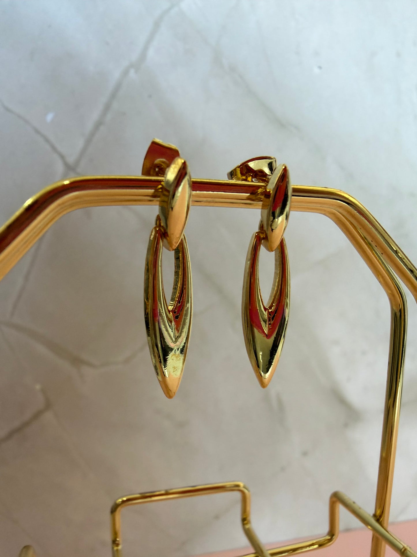 Pendientes dorados variados