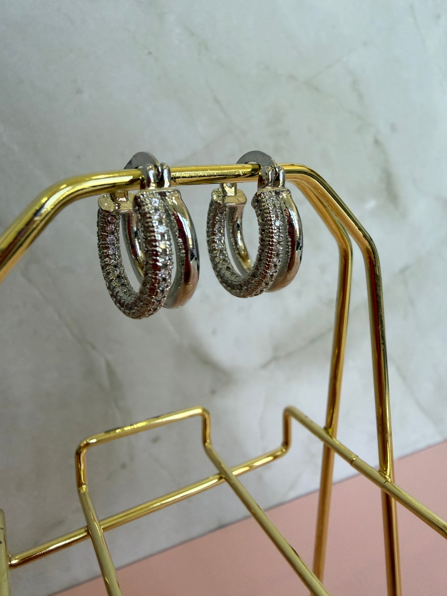 Pendientes plateados variados