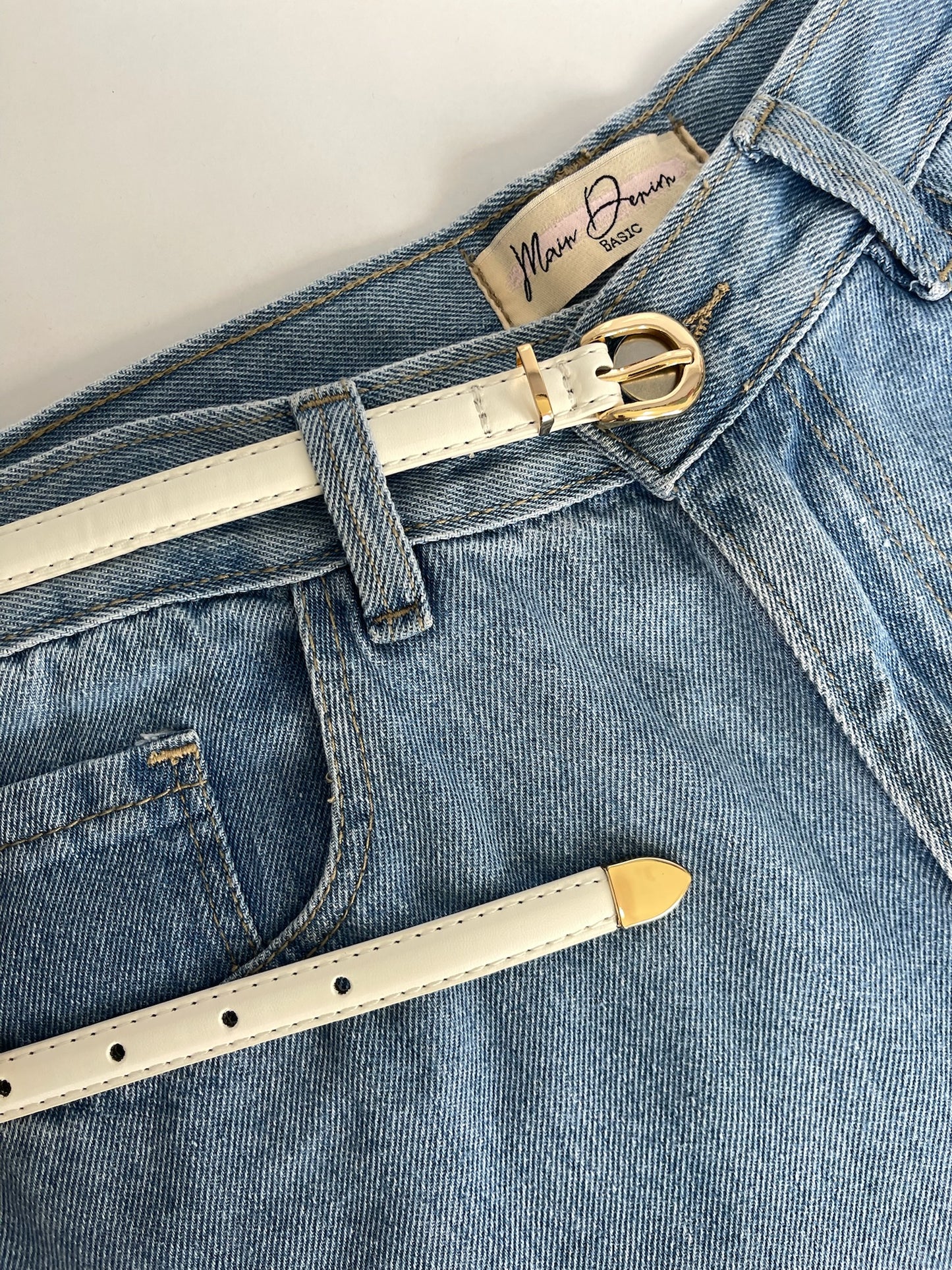 Correas Finitas Variadas