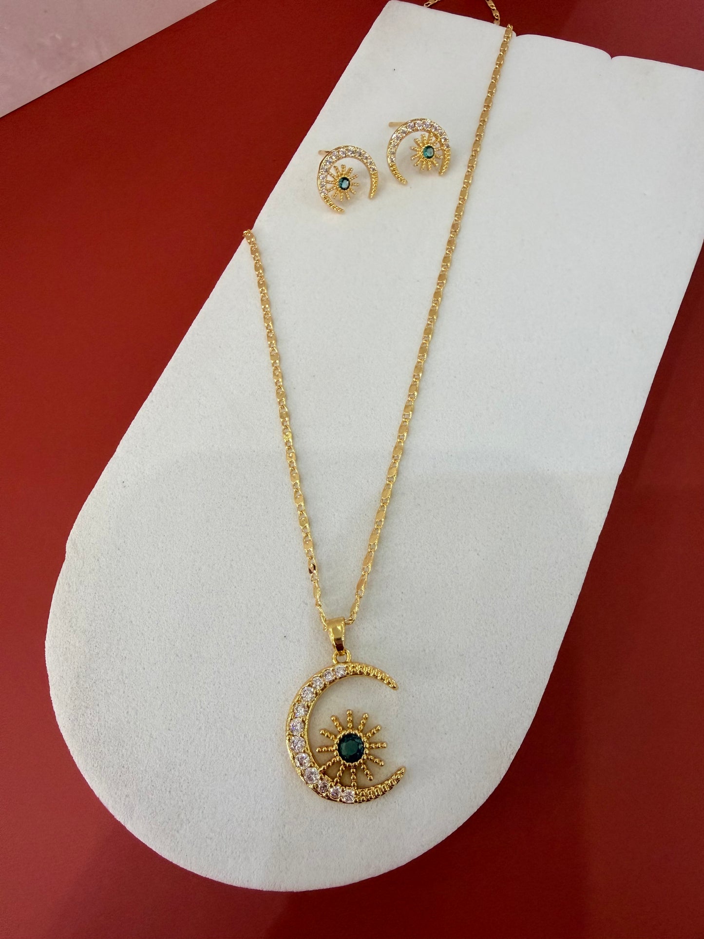 Juego de collar y zarcillos