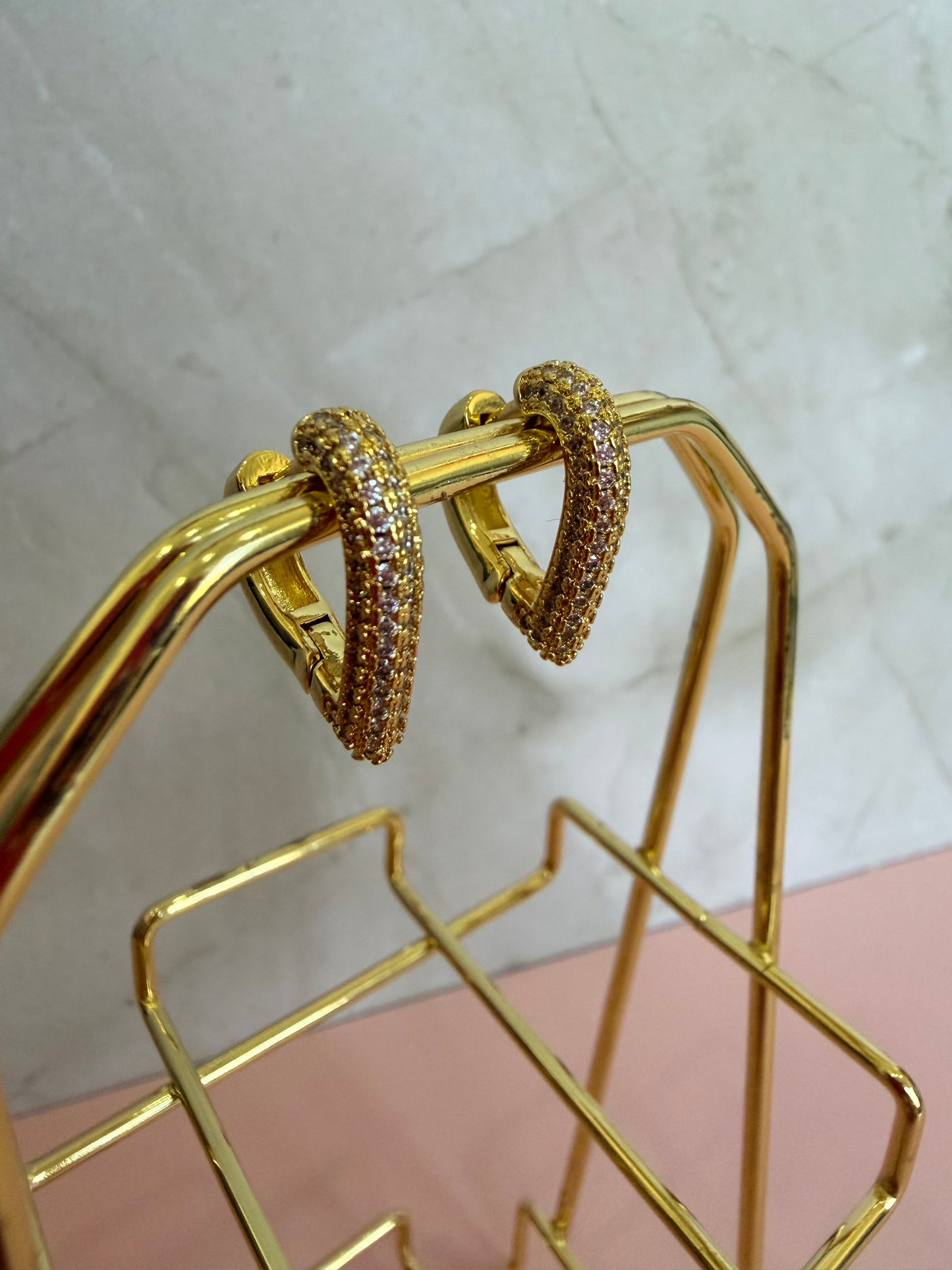 Pendientes dorados variados