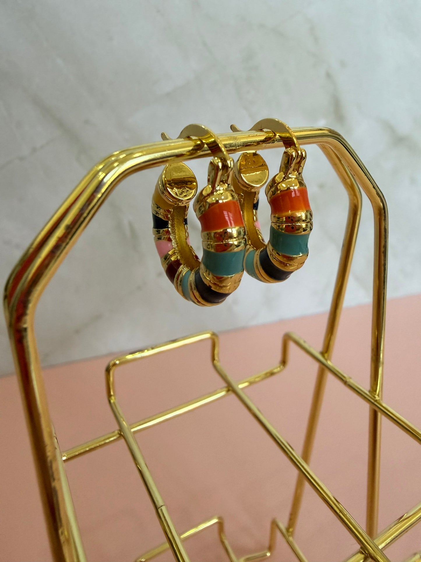 Pendientes dorados variados