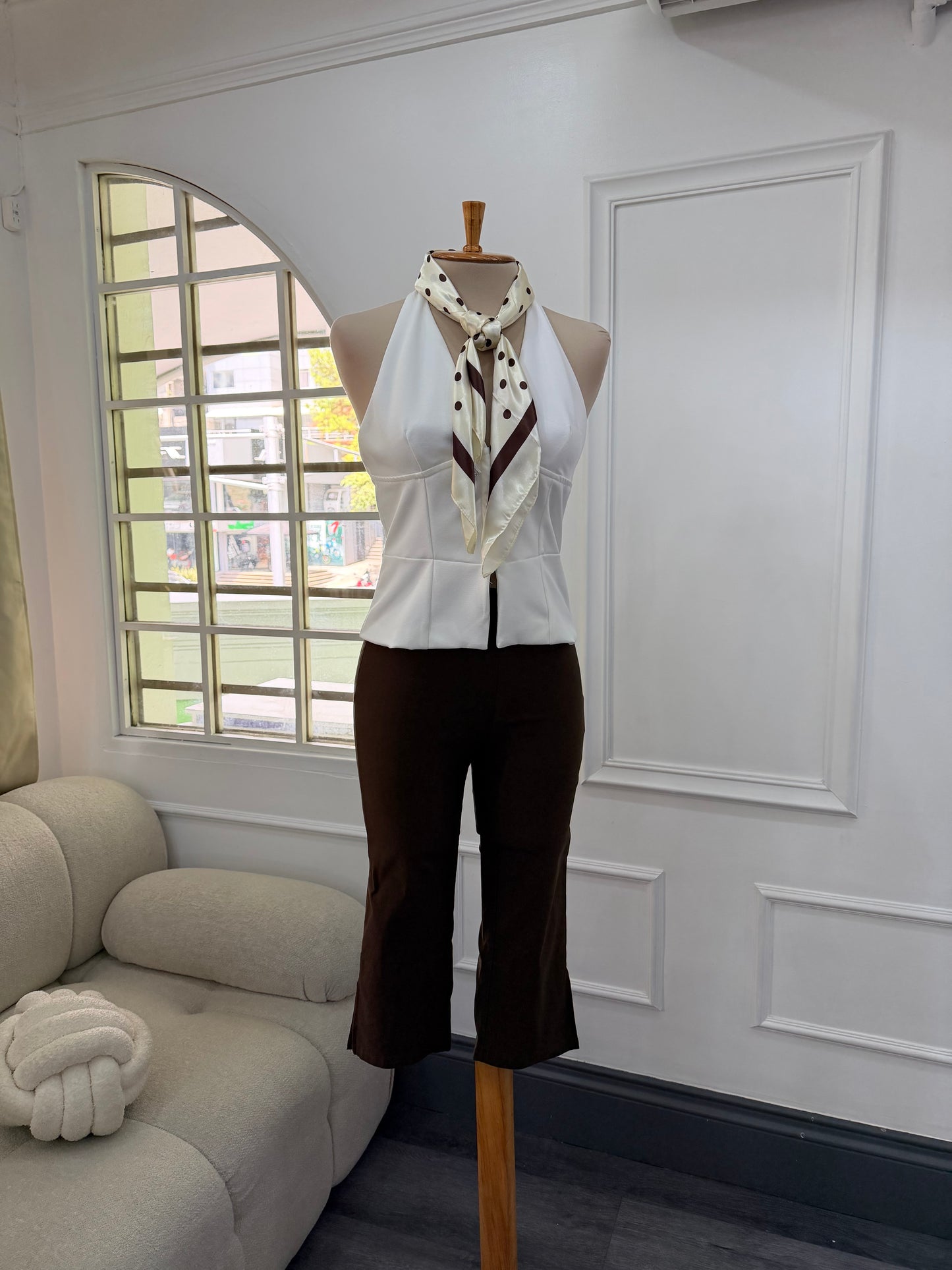 Pantalón capri con abertura