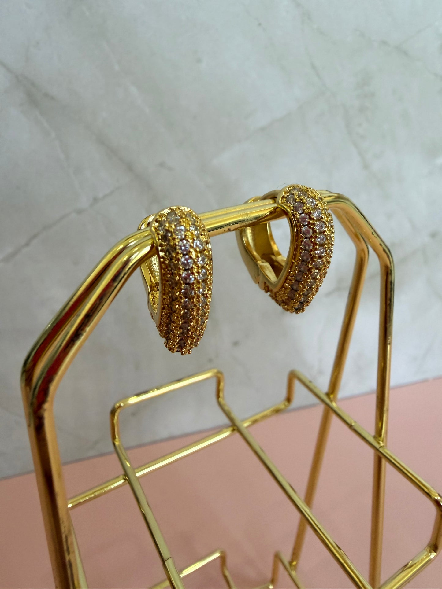 Pendientes dorados variados