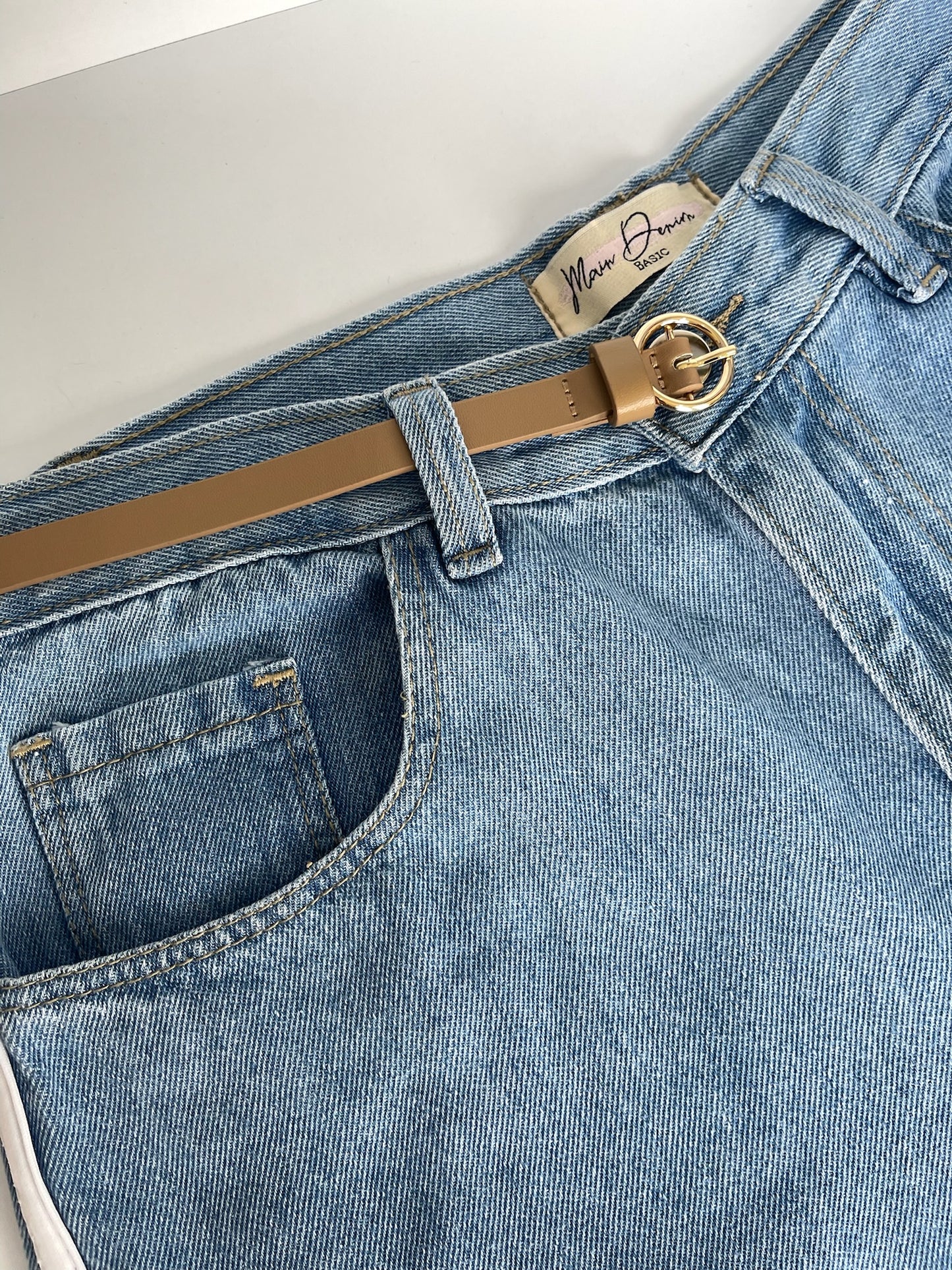 Correas Finitas Variadas