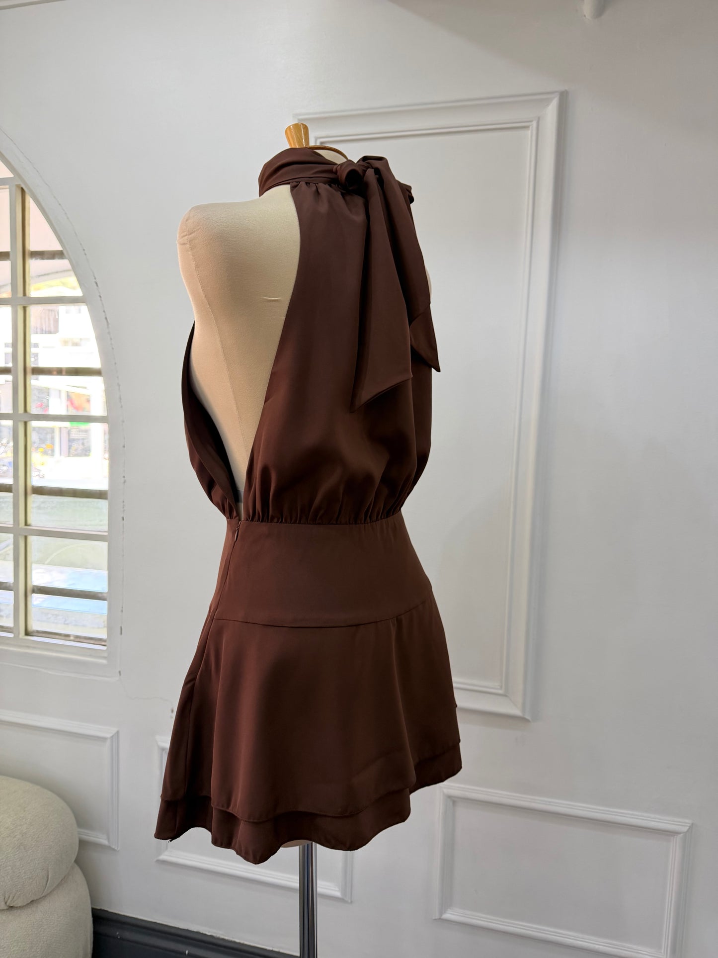 Vestido cuello halter unicolor
