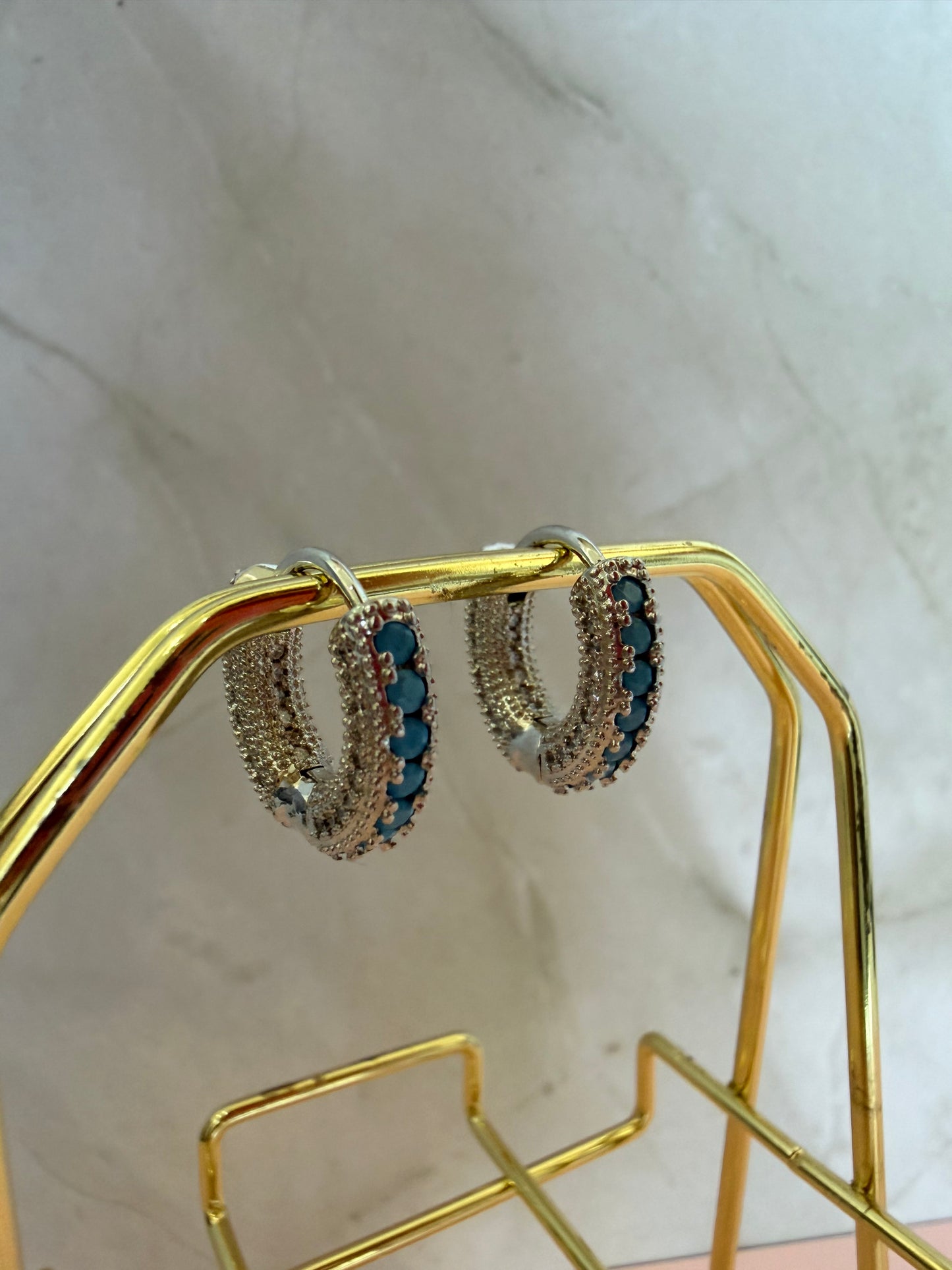 Pendientes plateados variados