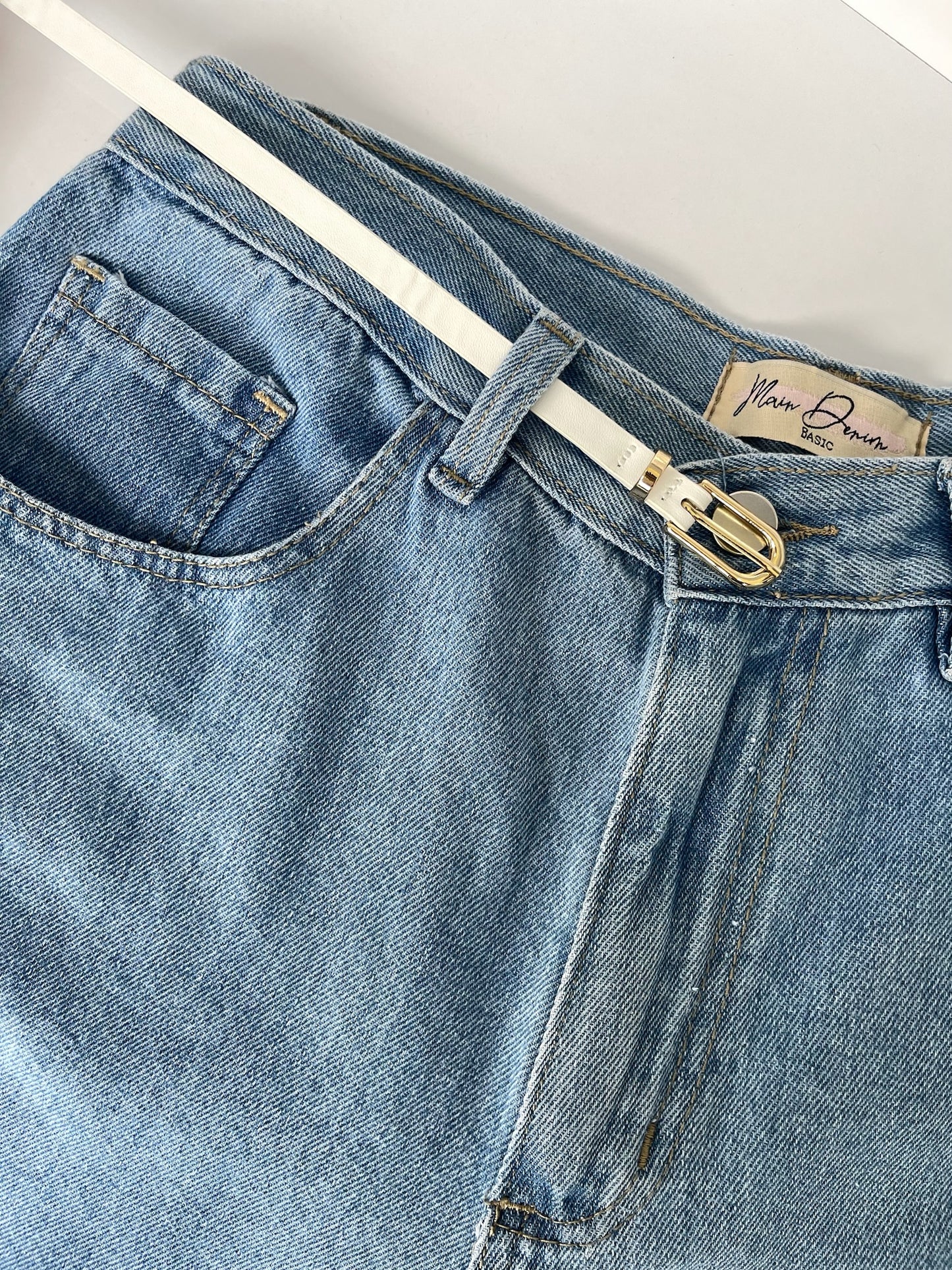 Correas Finitas Variadas