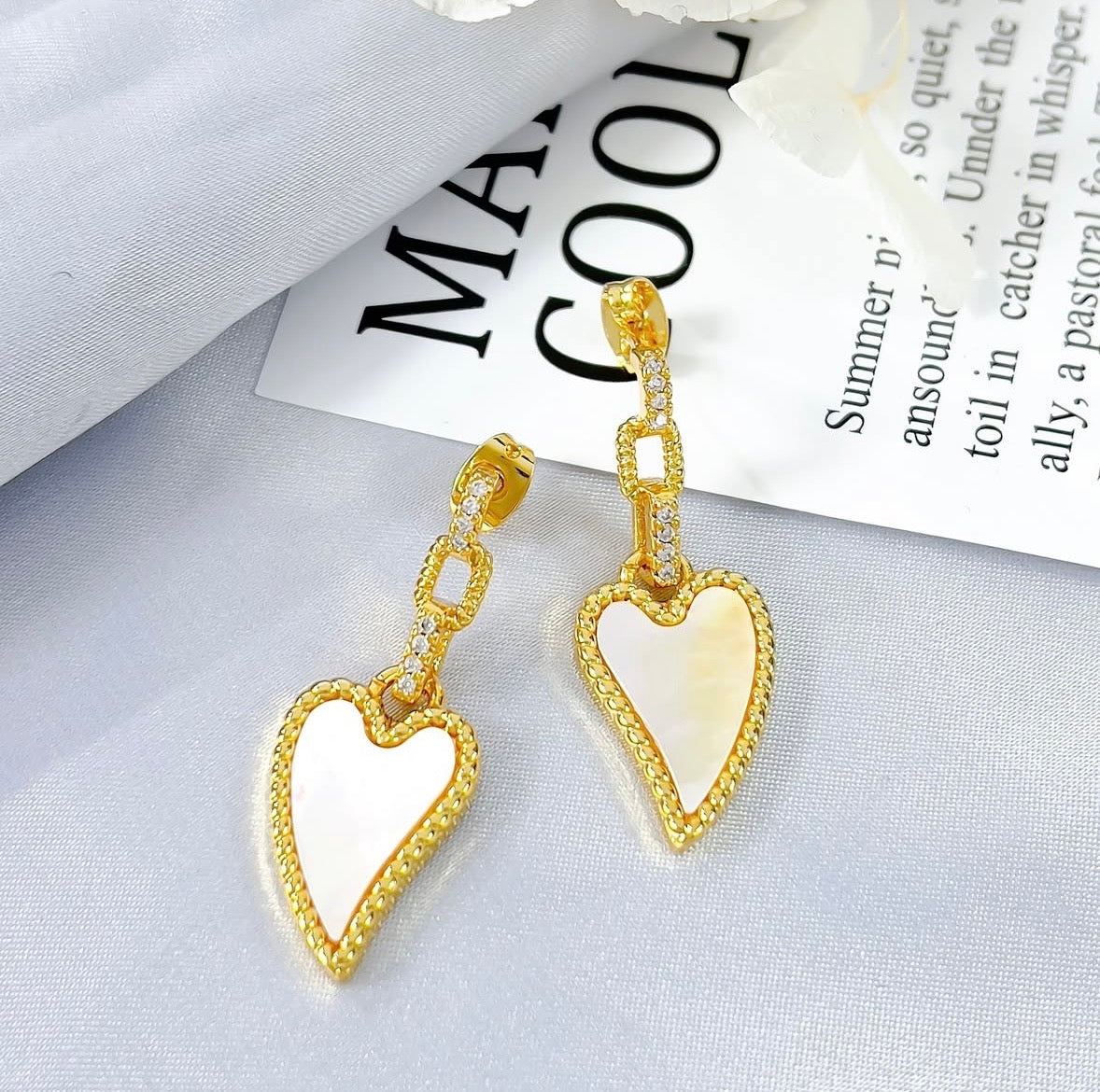 Pendientes dorados variados