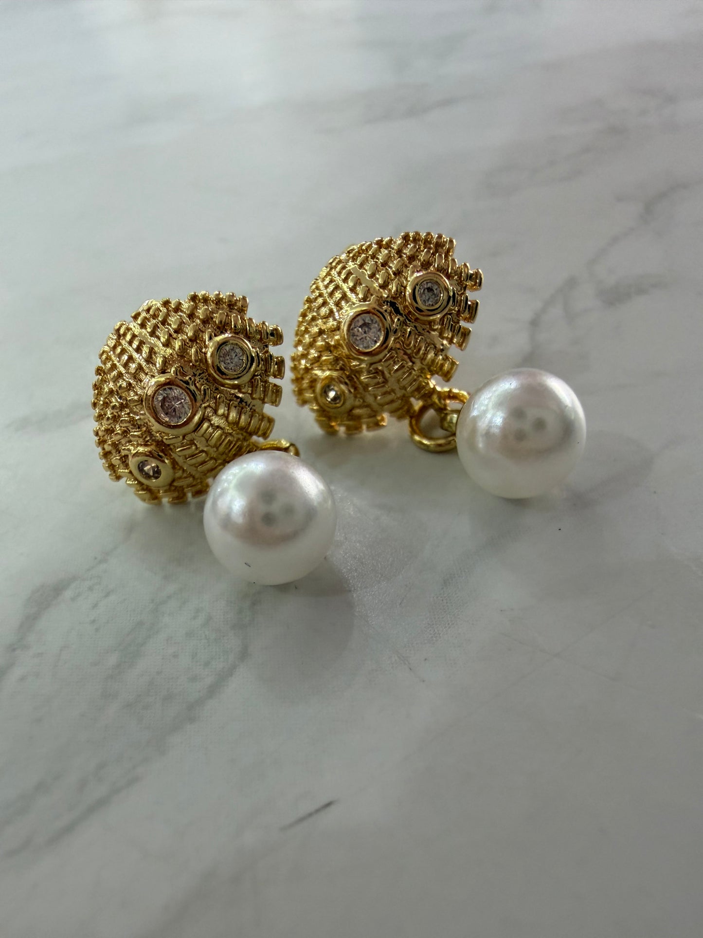 Pendientes dorados variados
