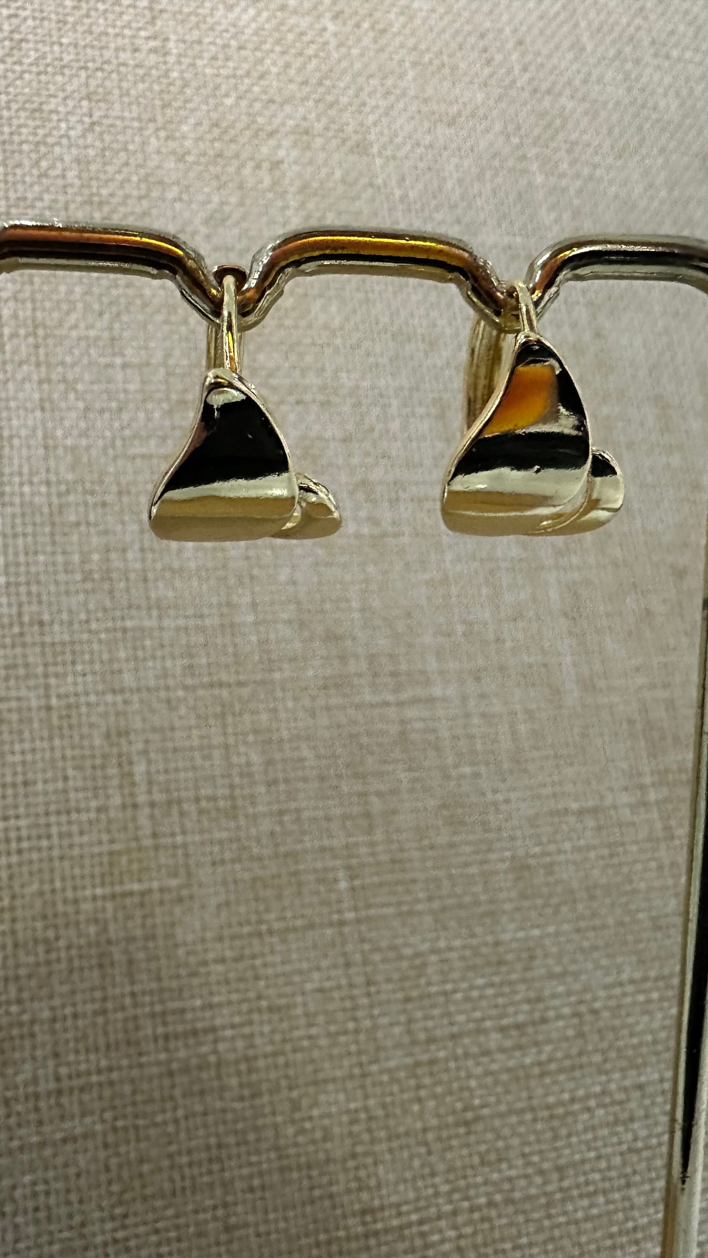 Pendientes dorados variados