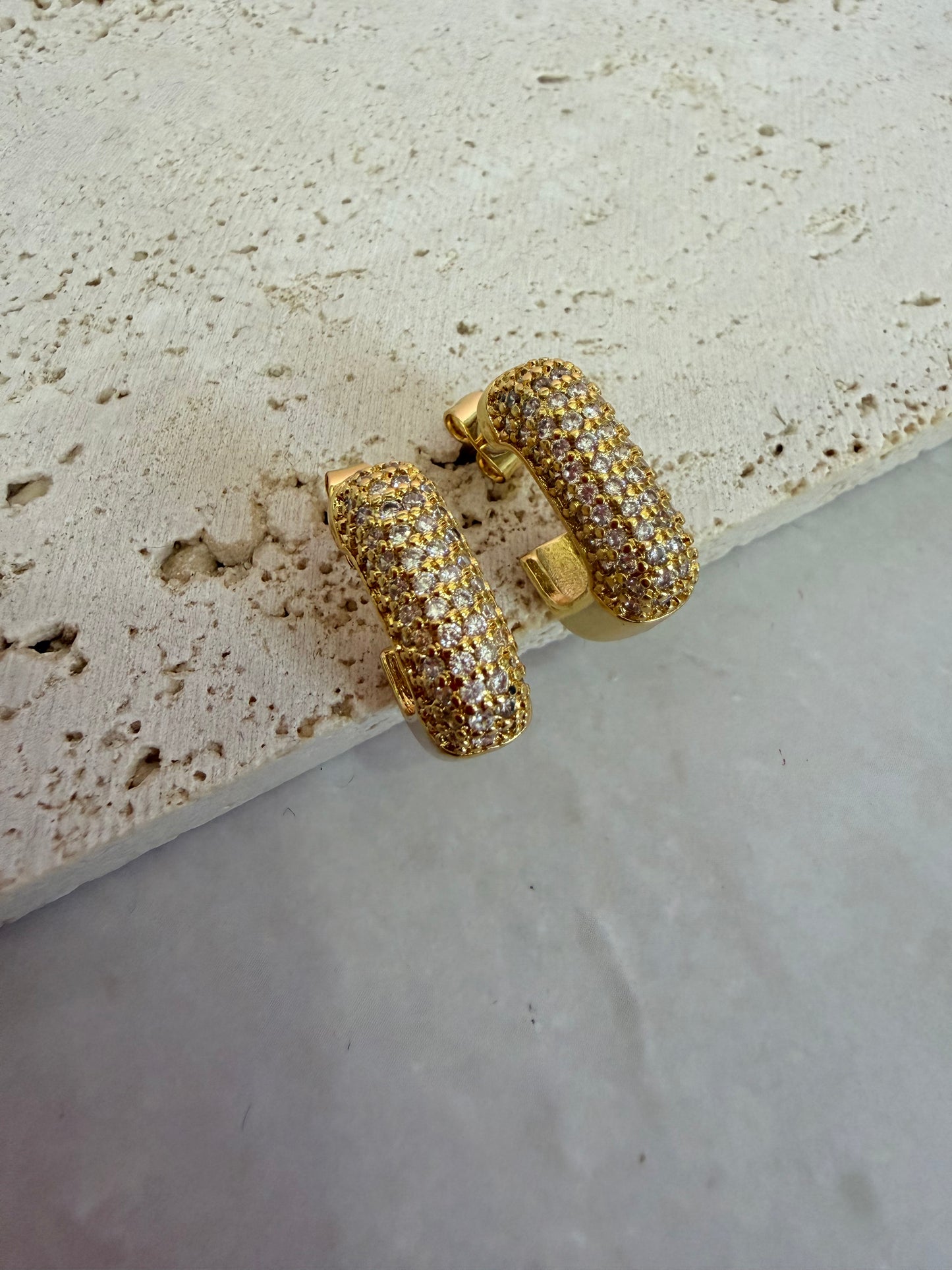Pendientes dorados variados