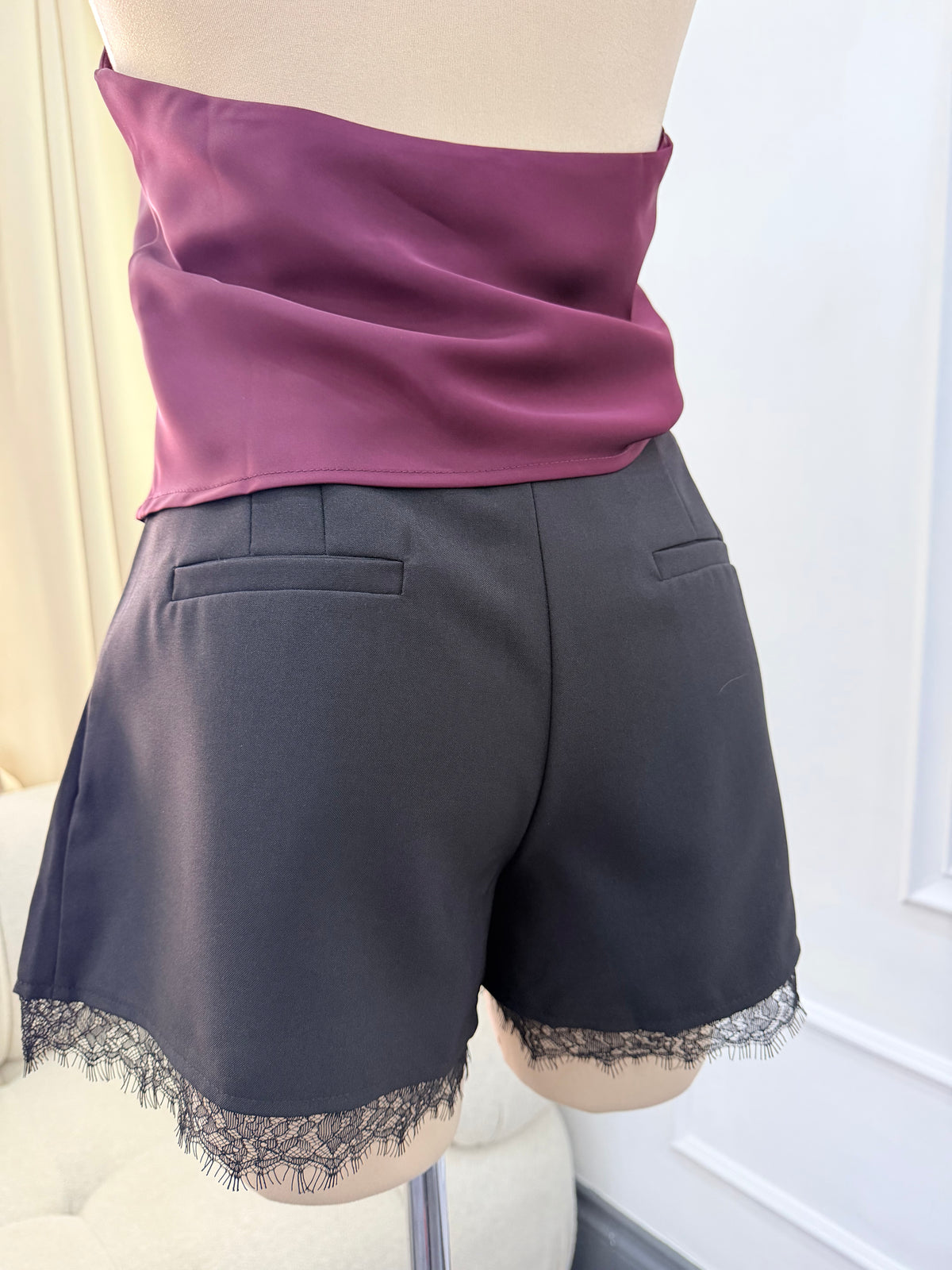 Short casual encaje