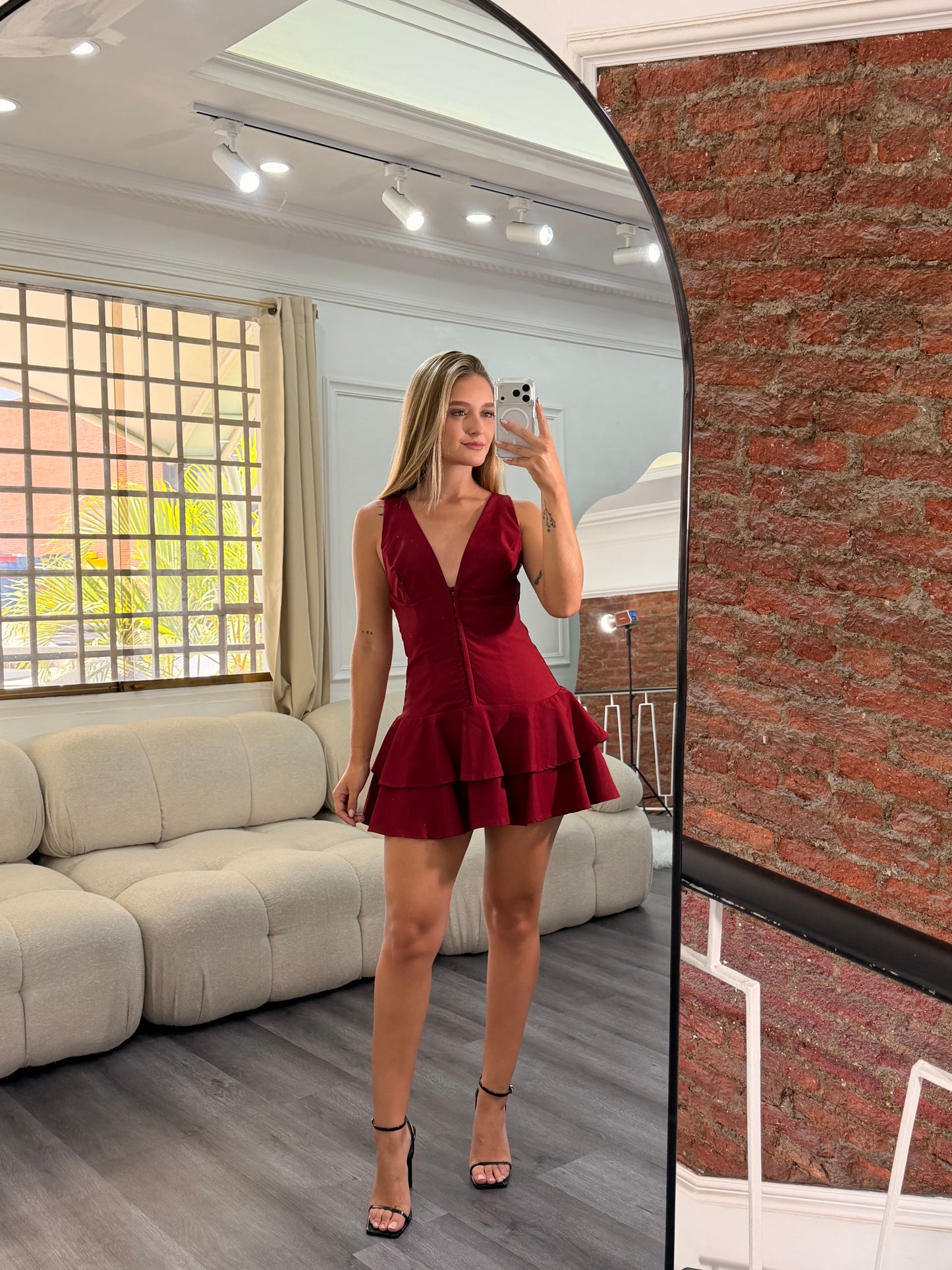 Vestido volantes gafetes