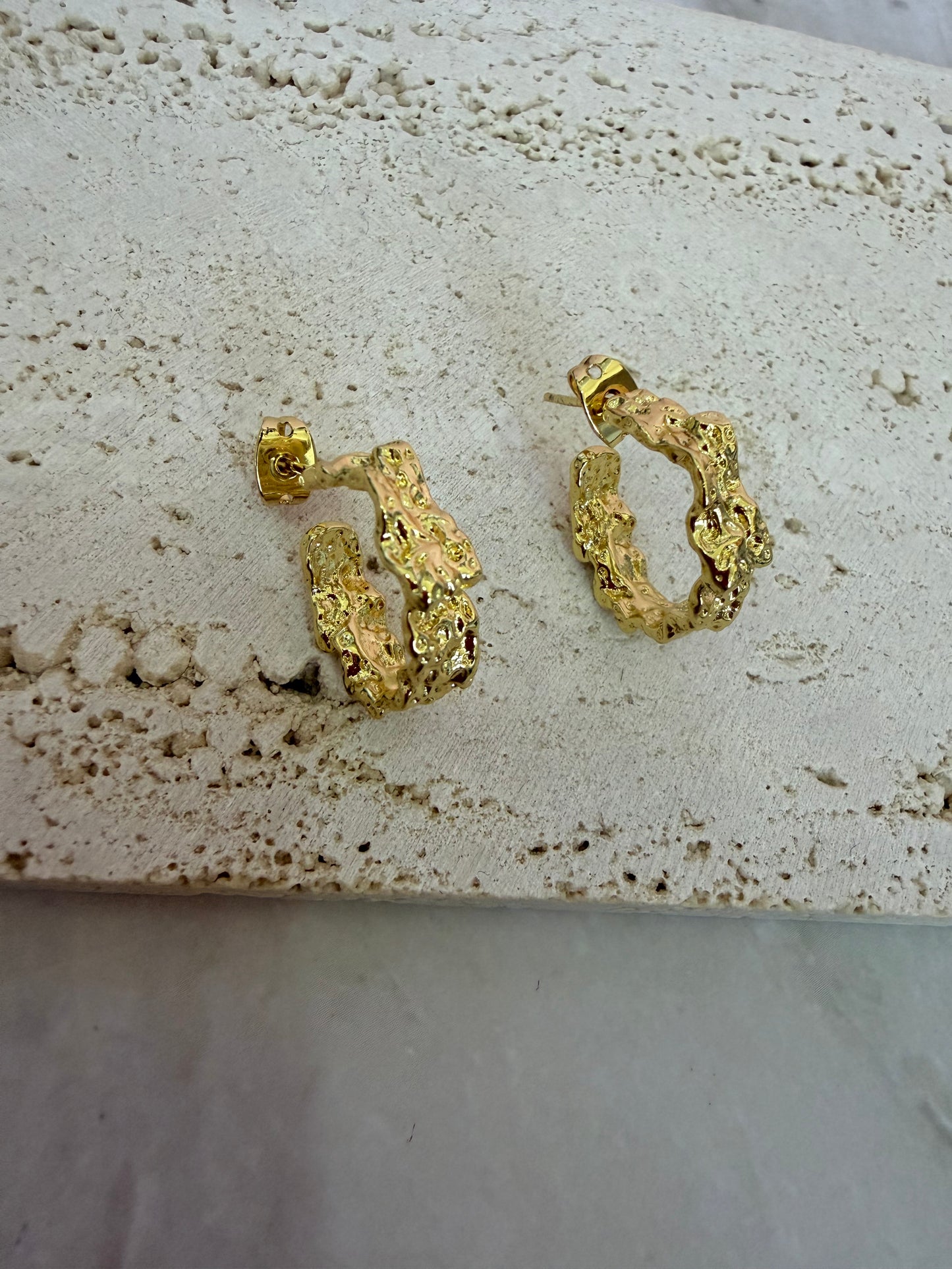 Pendientes dorados variados