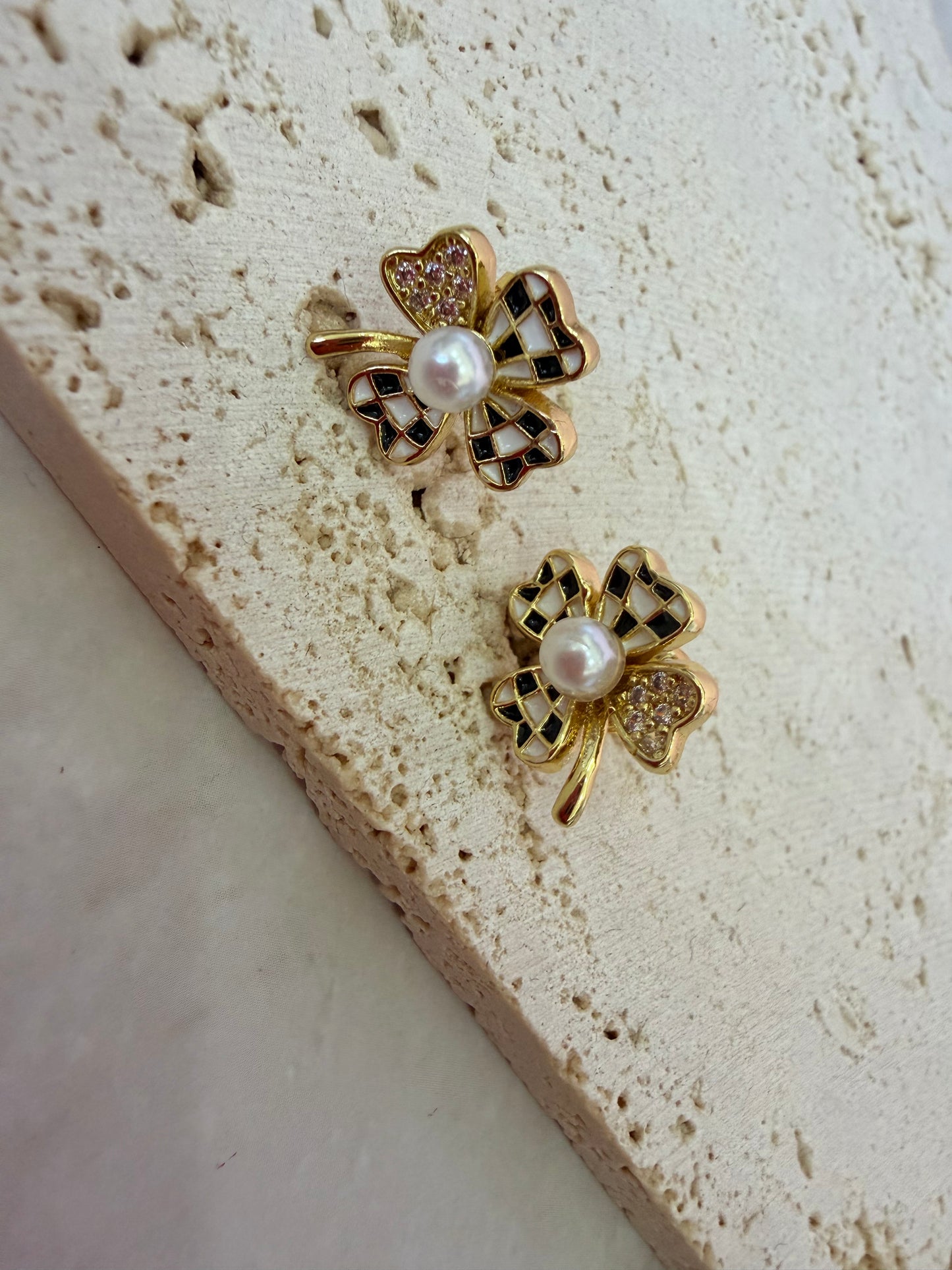 Pendientes dorados variados